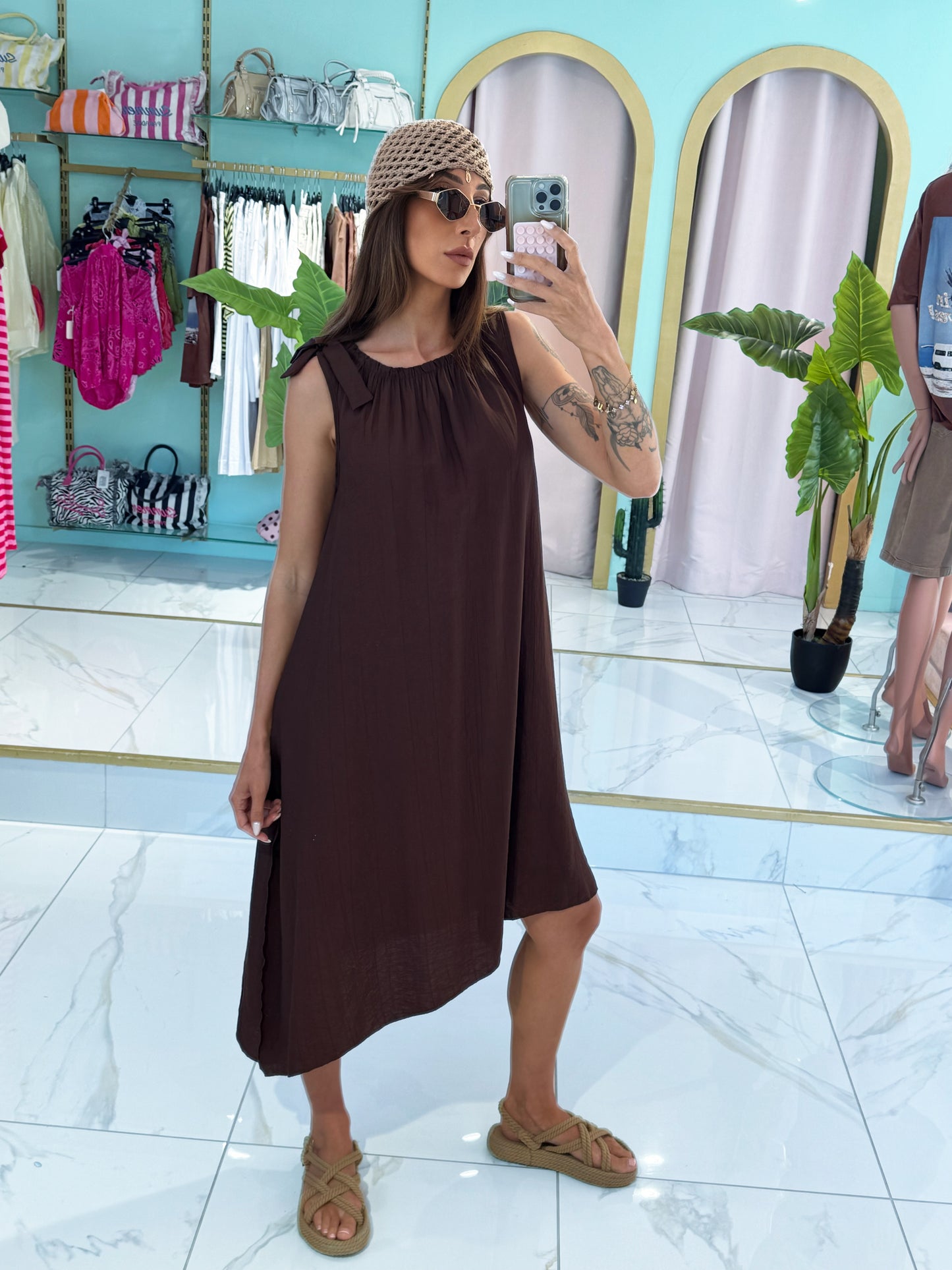 Robe oversize en viscose avec noeud et fente - marron
