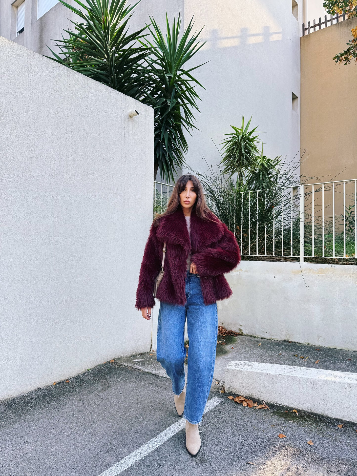 Manteau fausse fourrure bordeaux