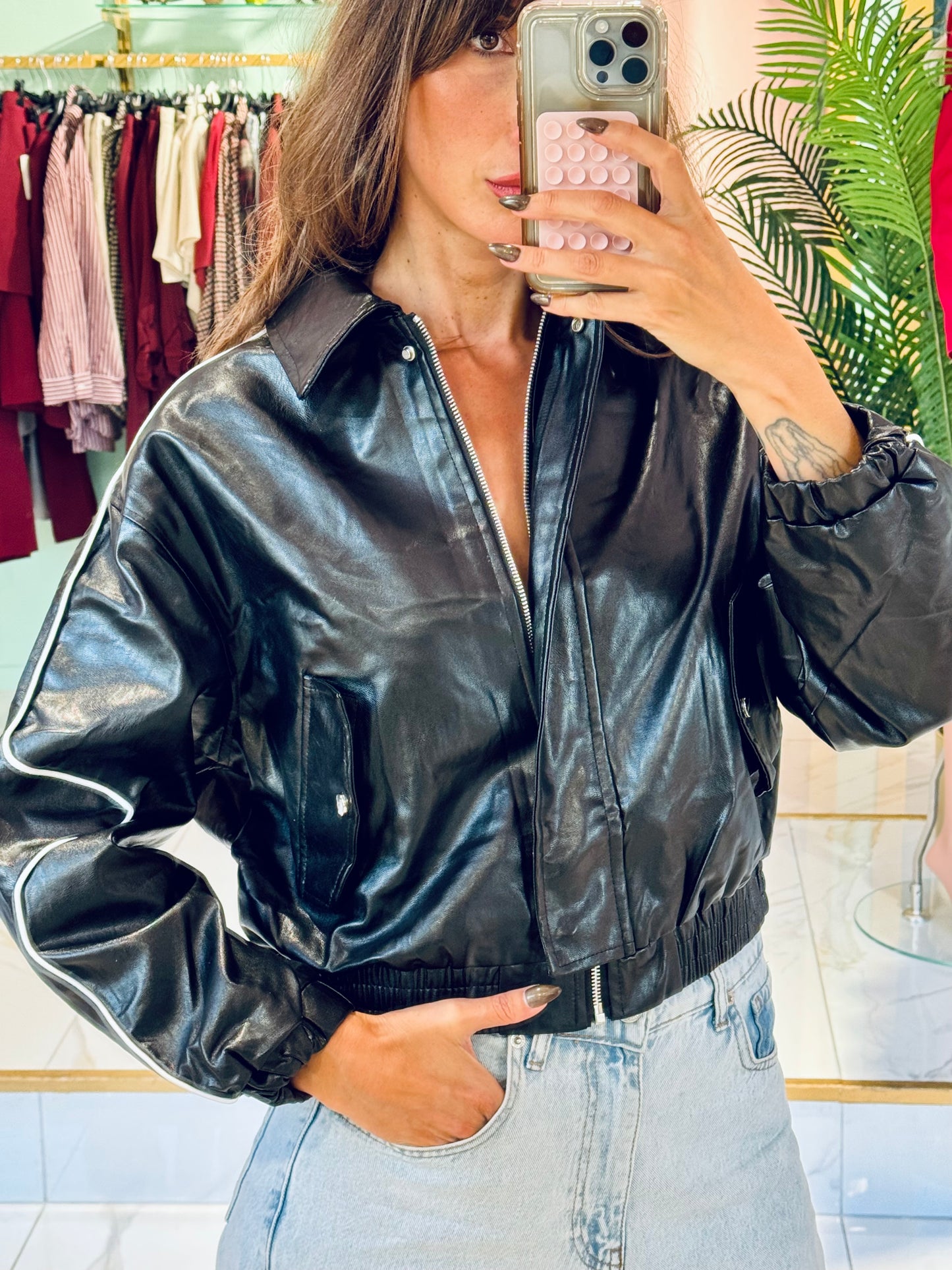 Bombers noir en simili bande blanche