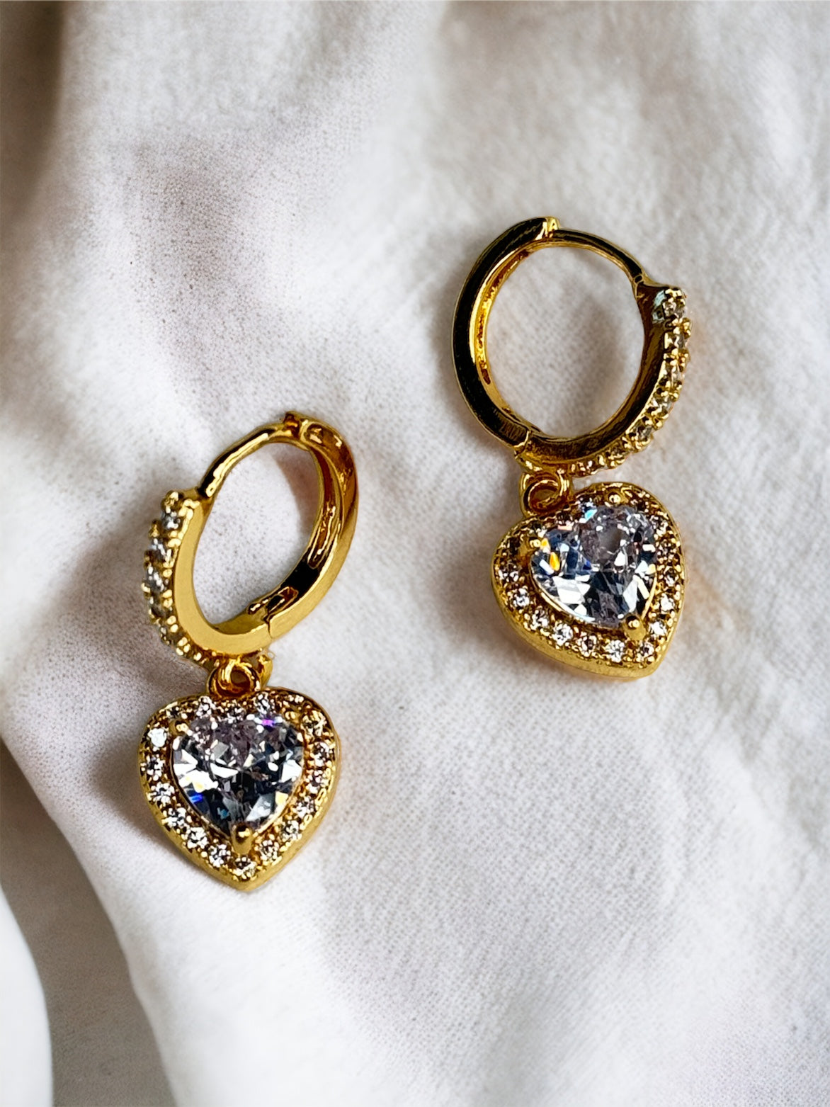 Boucle d’oreille petit anneau et coeur strass gamme spacy ( disponible en doré et argenté )