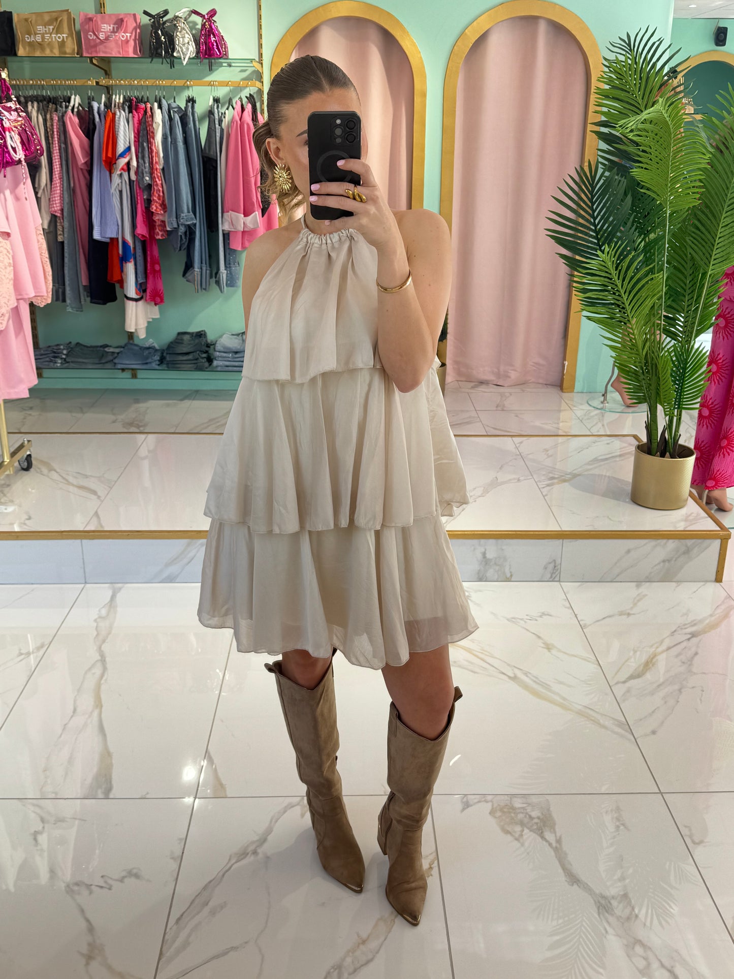 Robe trapèze à volants beige