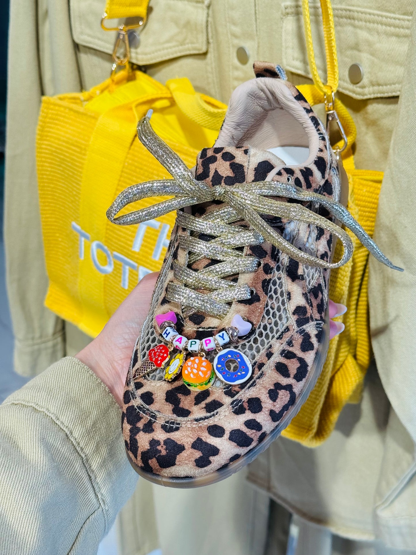 Lacets Charms Milemila modèle burger lacets doré