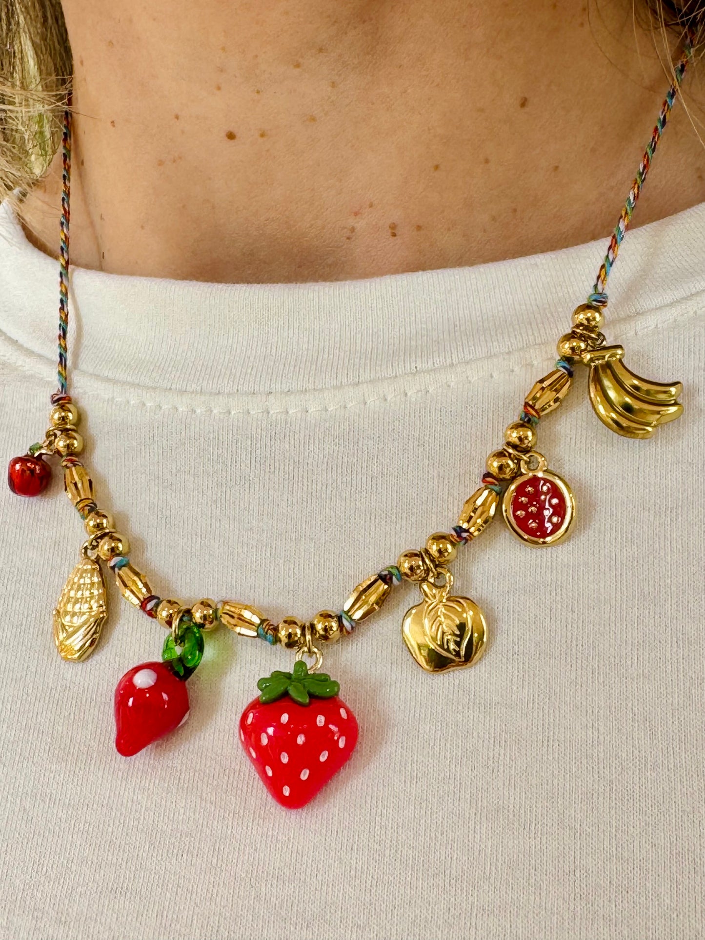 Collier charms sur cordon fraise & compagnie