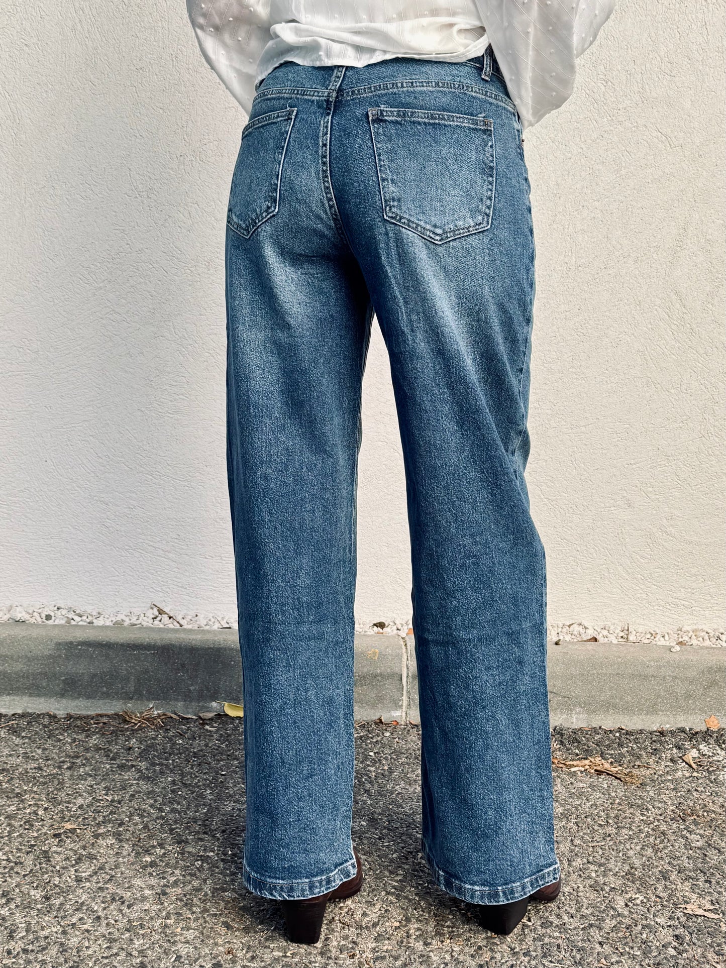Jean Wide Leg – Boutons croisés – Coloris brut avec surpiqûres camel