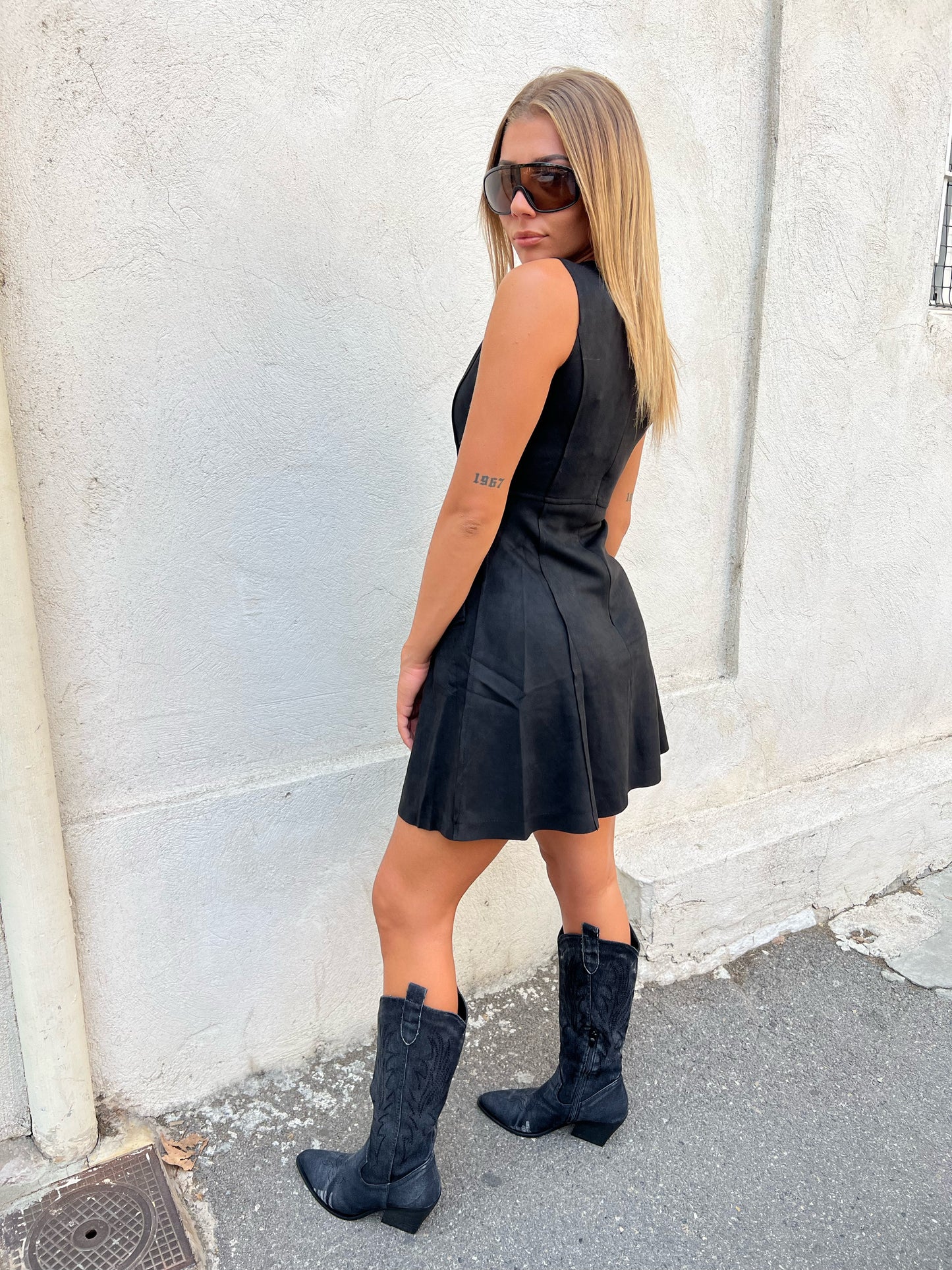 Robe trapèze en peau de pêche noire