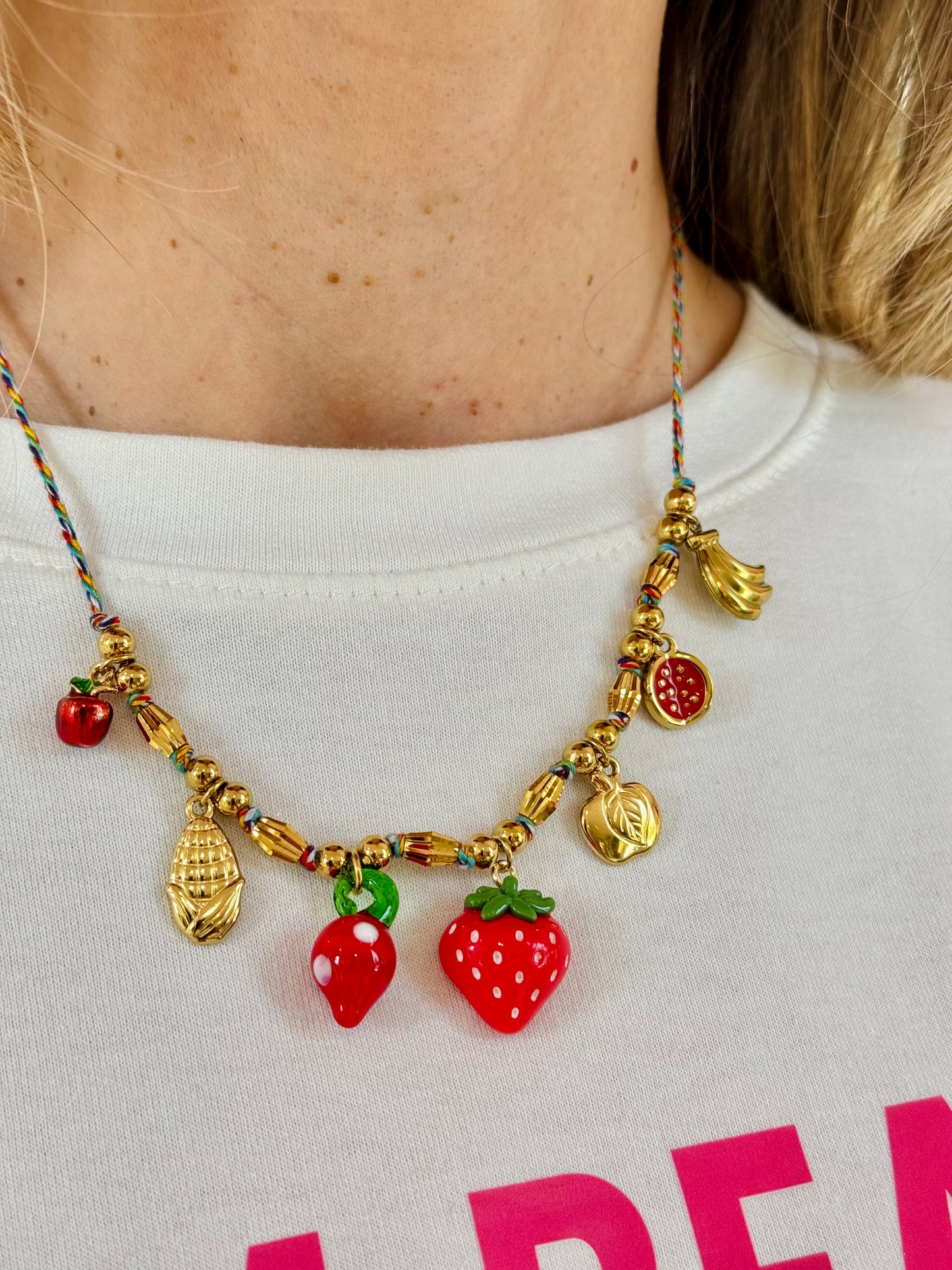 Collier charms sur cordon fraise & compagnie