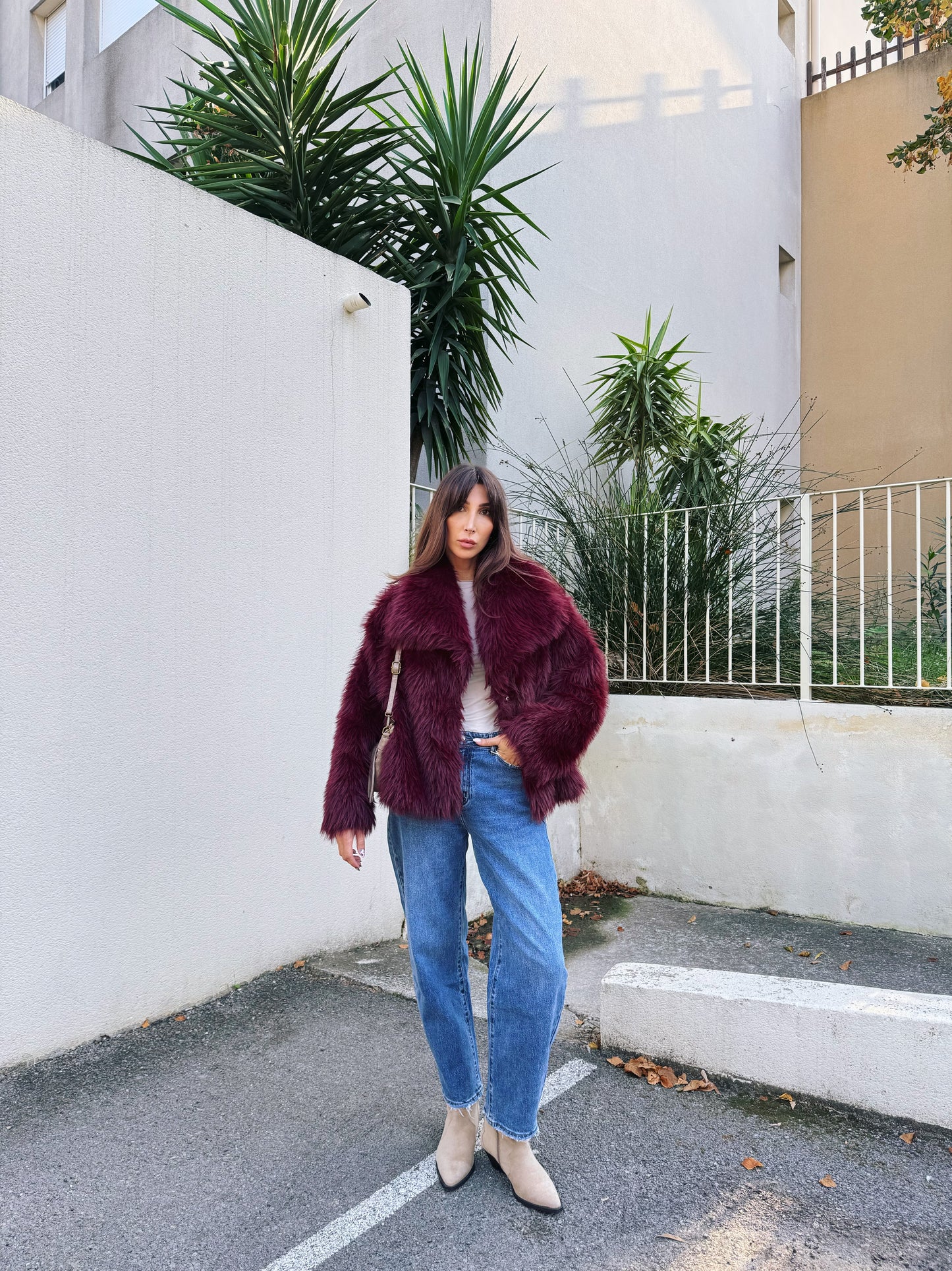 Manteau fausse fourrure bordeaux