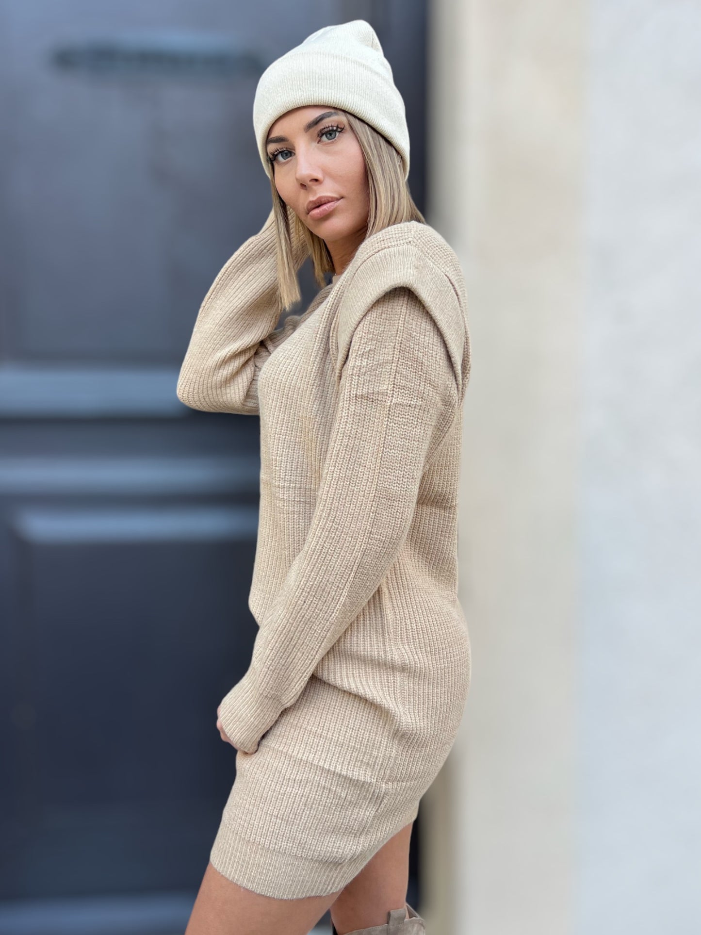 Robe pull beige détail épaule