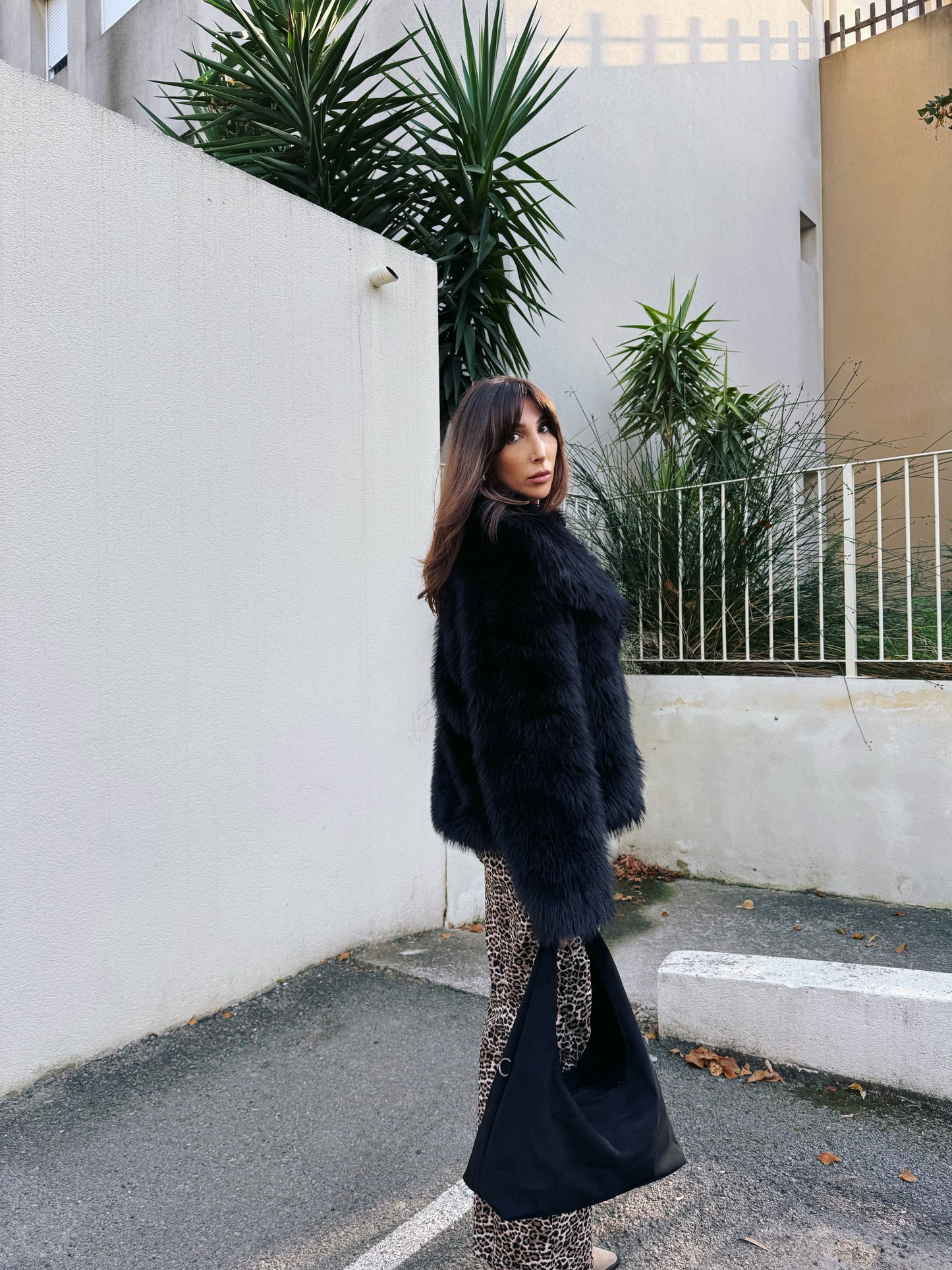 Manteau fausse fourrure noire