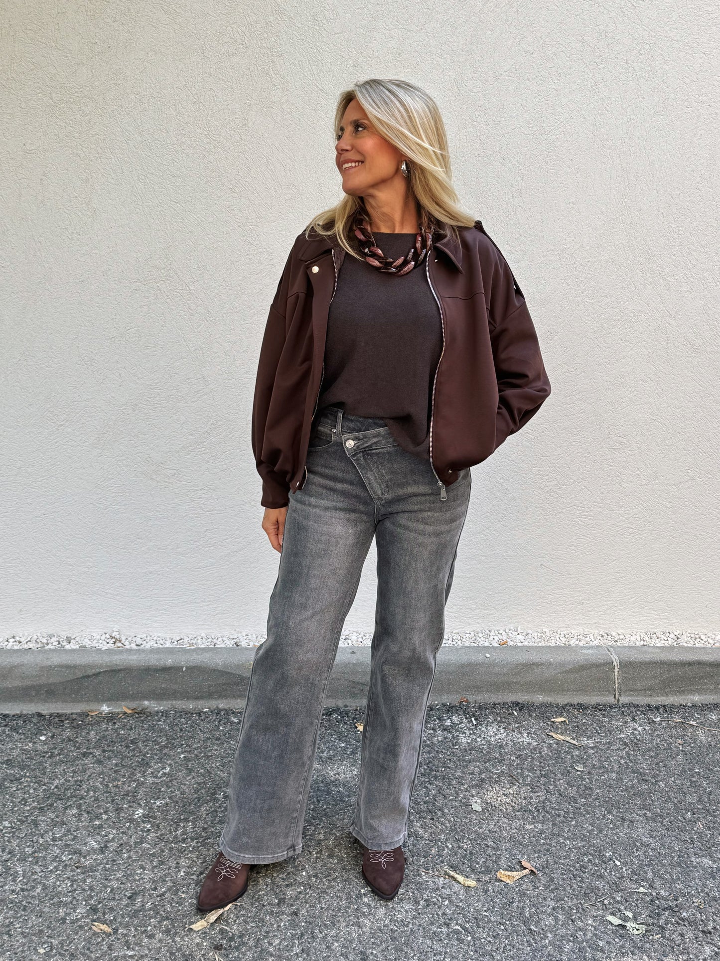 Jean gris asymétrique – coupe wide leg