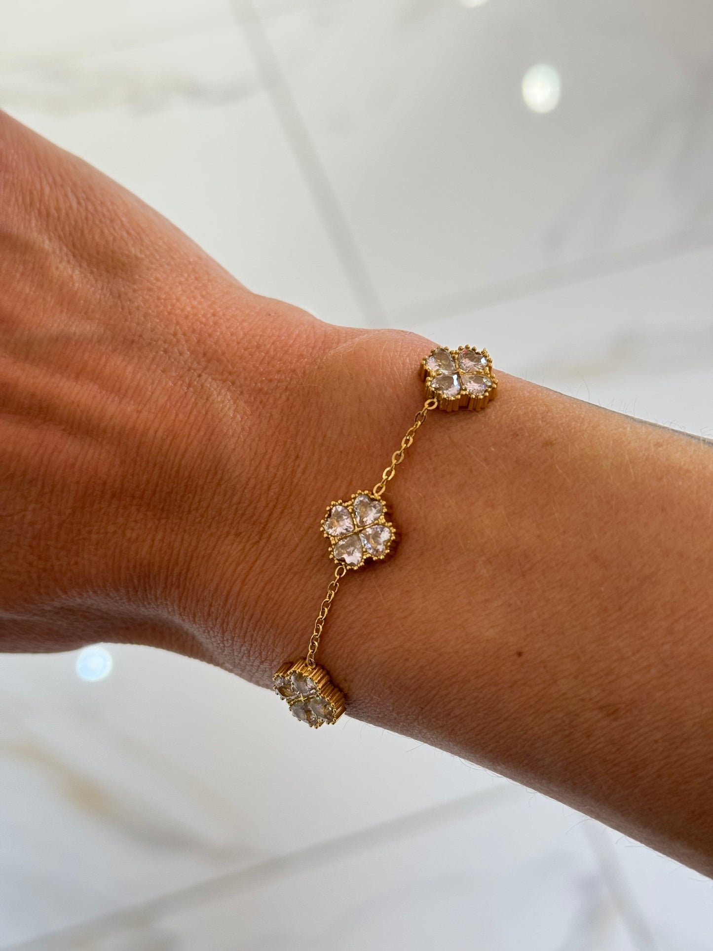 Bracelet cinq trèfles et strass or