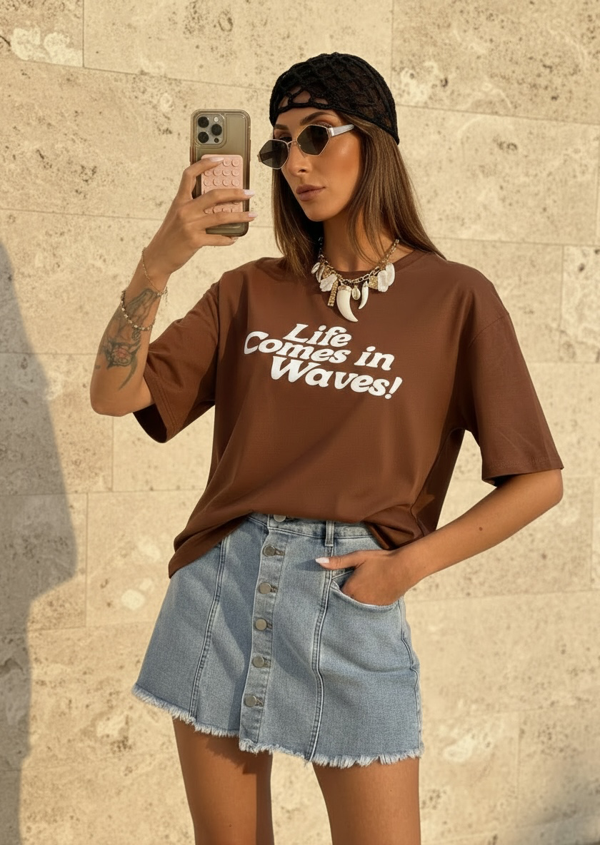 T-shirt unisexe Life comes in waves - marron