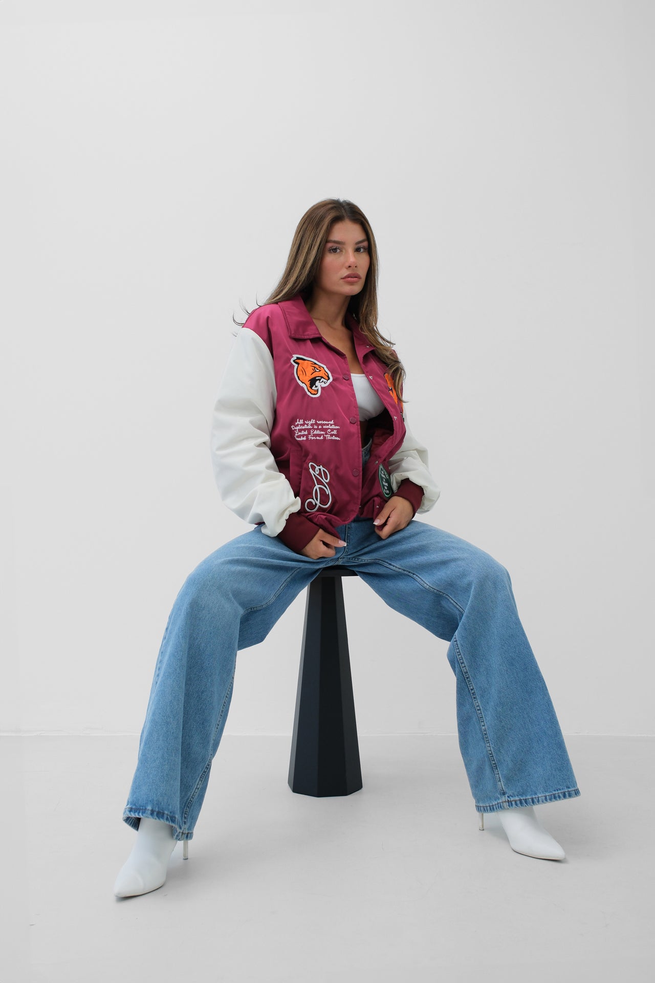 Blouson college brodé bicolore avec poches bordeaux