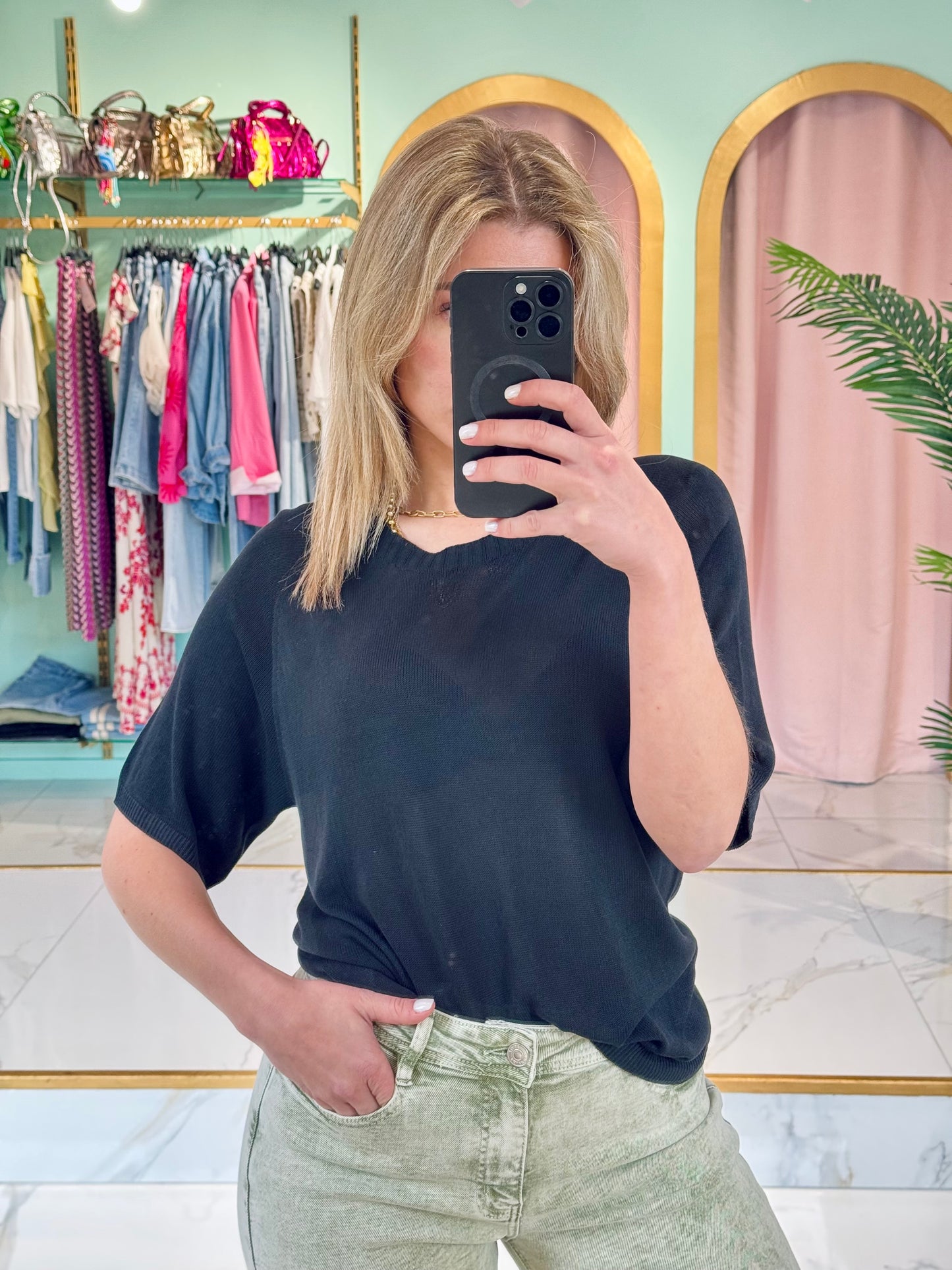 Top en maille fluide – confort & basique coloris noir