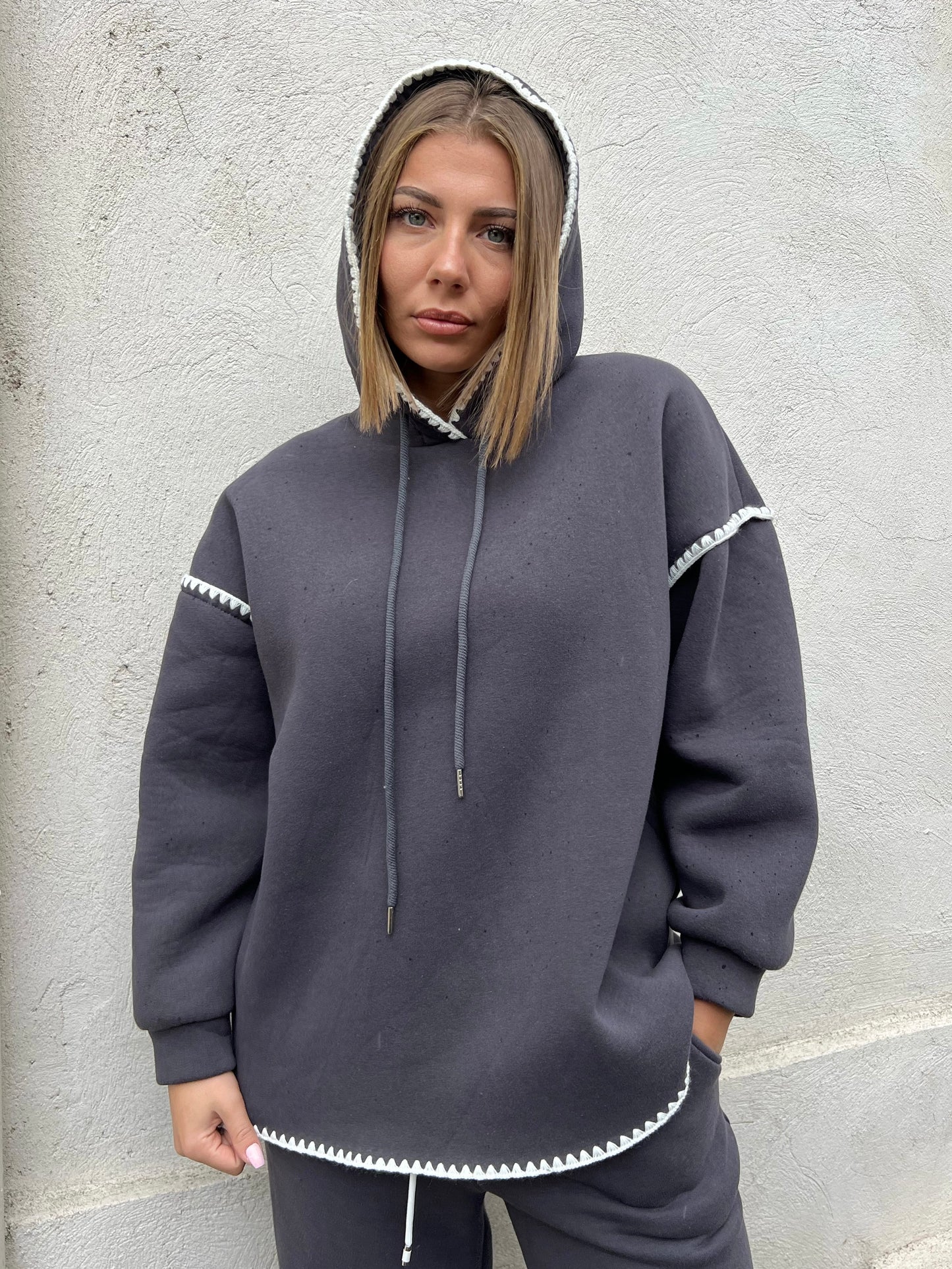 Sweat à capuche oversize a détails coutures coloris gris