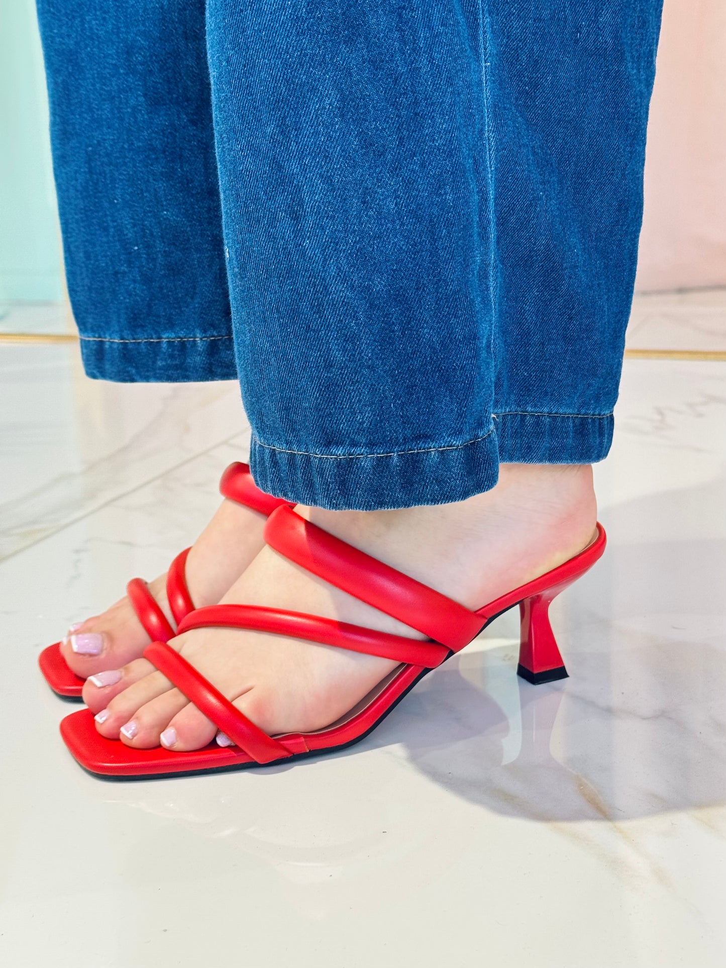Sandales à talons lanières arrondies – bout carré coloris rouge