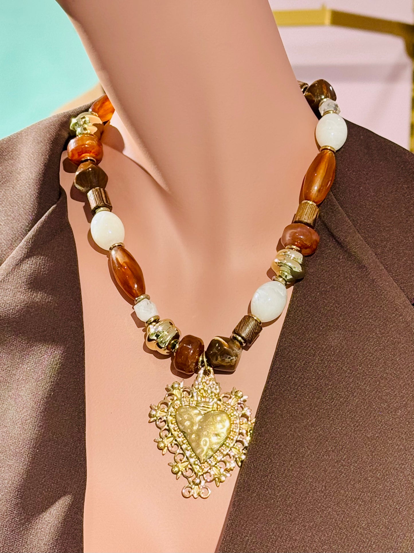 Collier perle et cœur chocolat