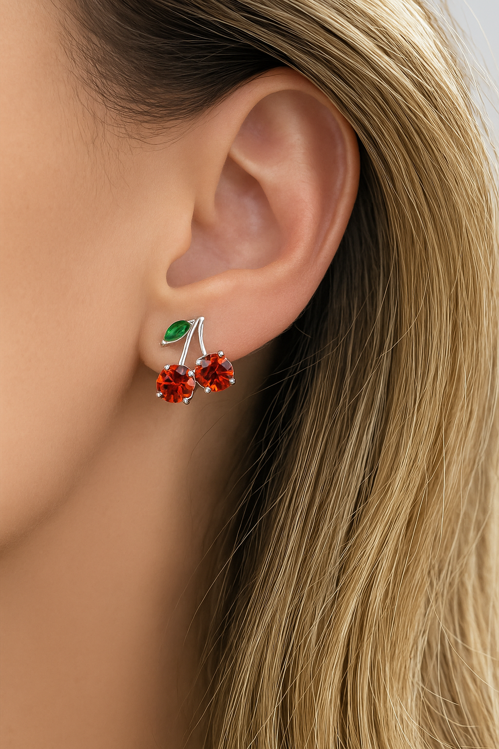 Boucle d’oreille puce cerise argent