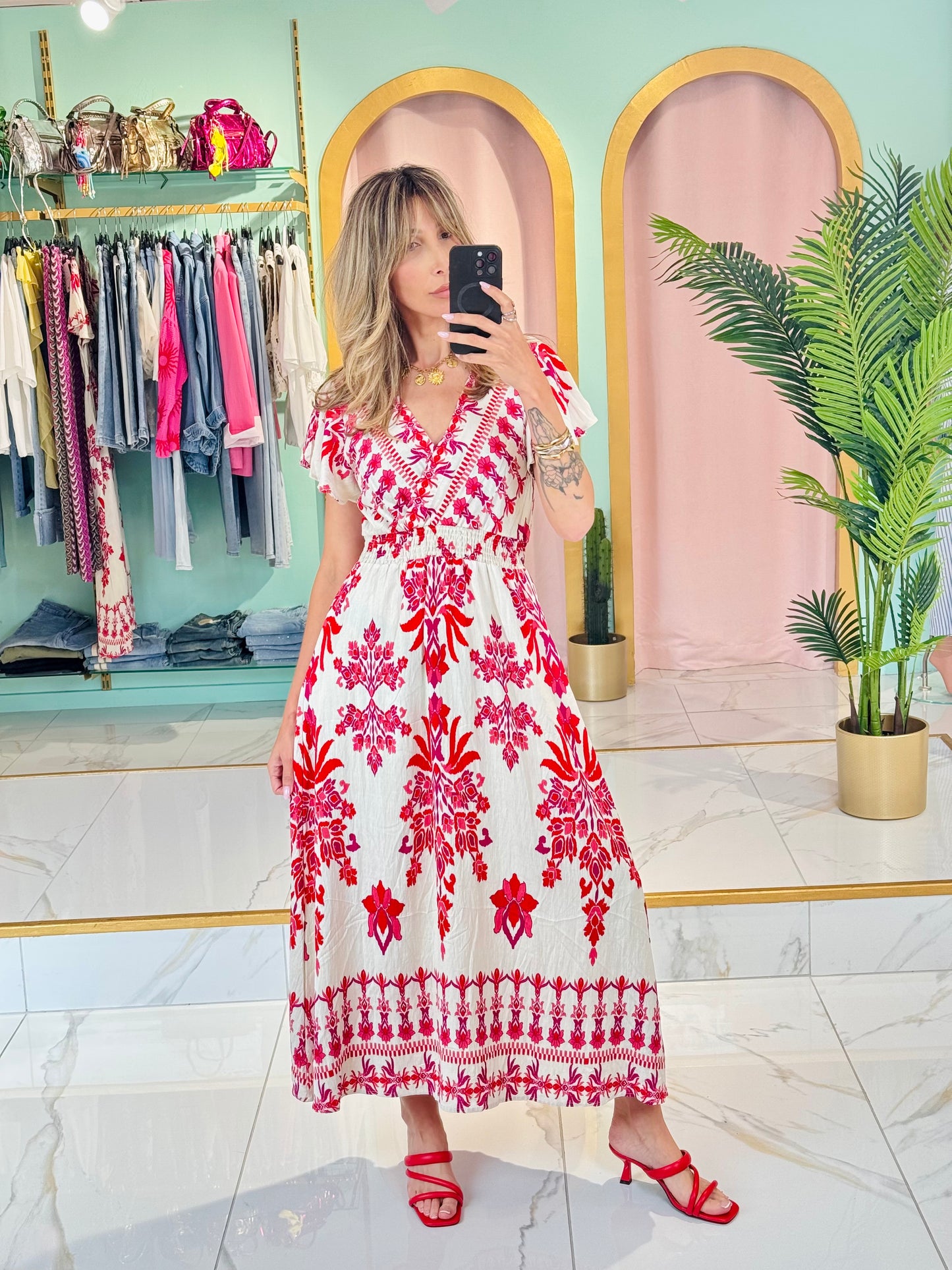 Robe longue cache-cœur à motifs estivaux – coloris fushia et rouge