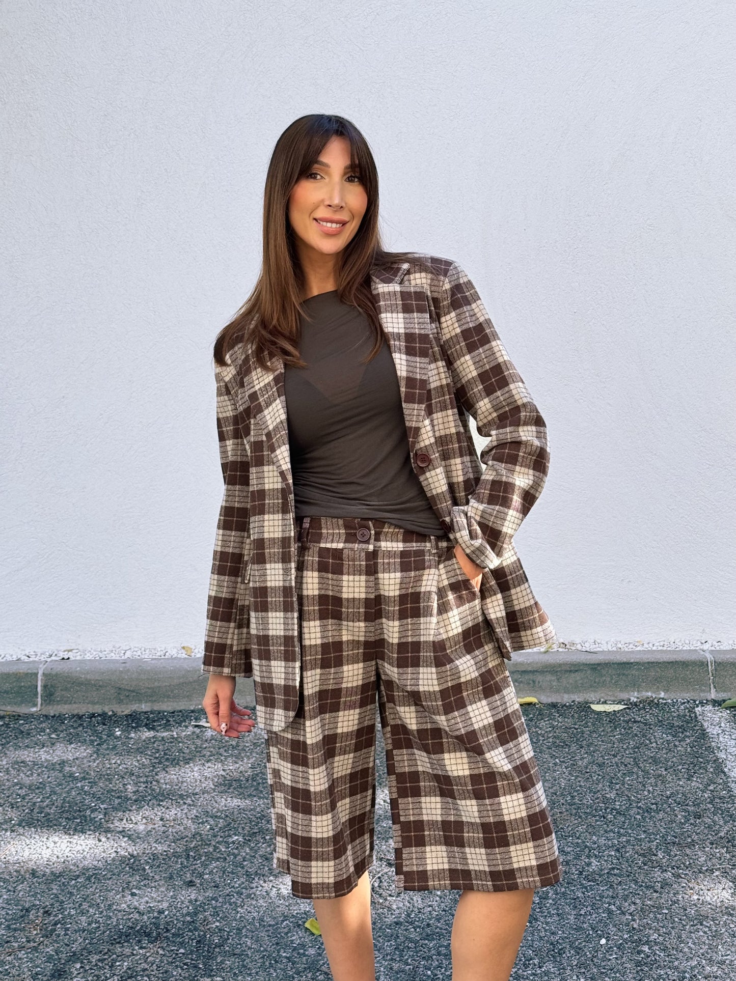 Ensemble veste tailleur & bermuda à carreaux marron