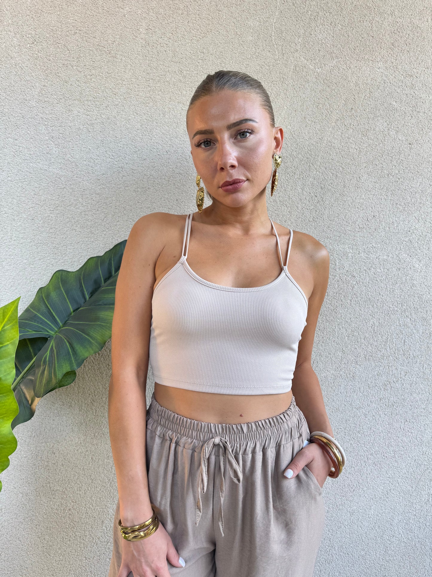 Crop Top à Coques – Dos Croisé & Maille Côtelée beige