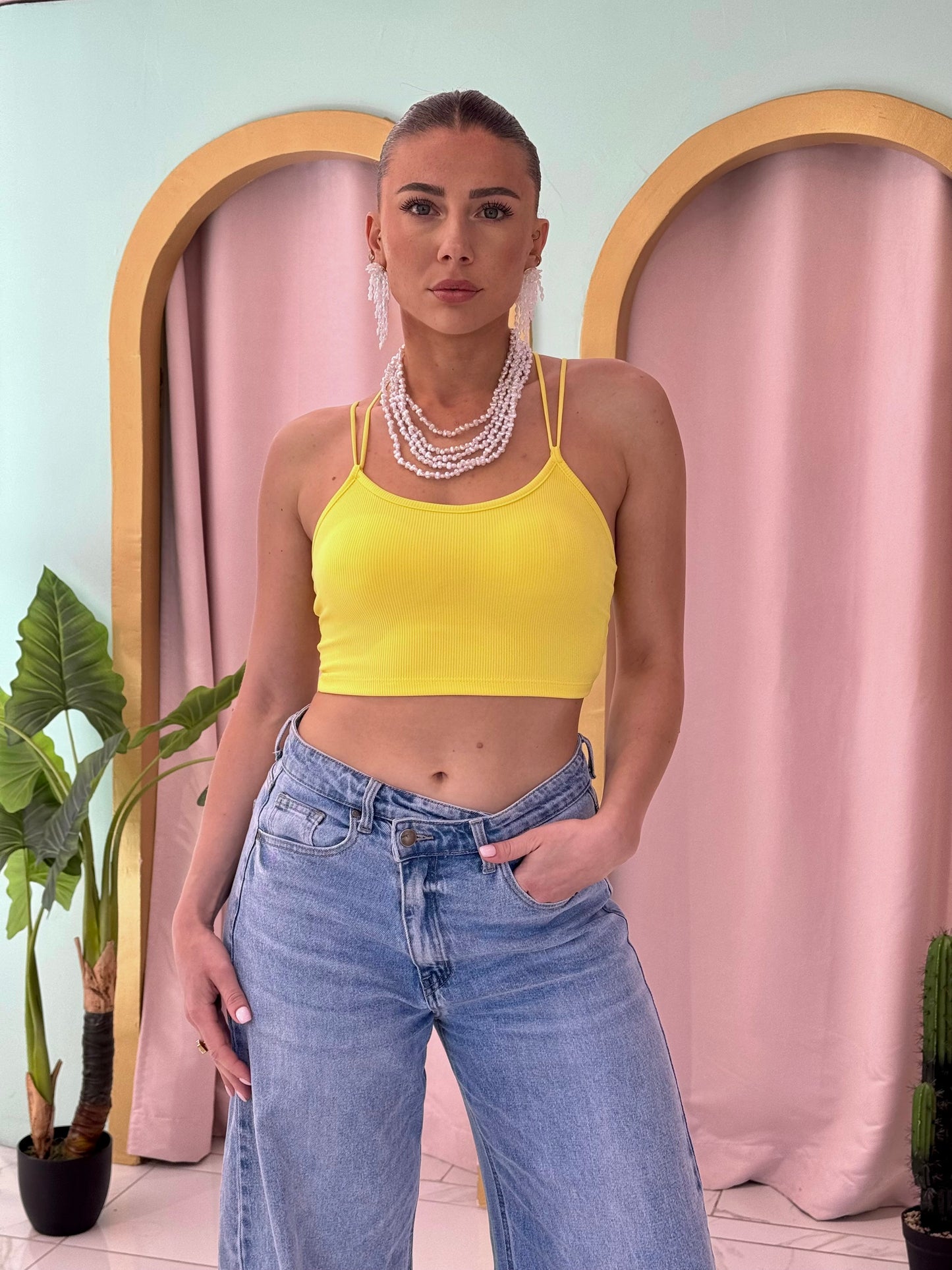 Crop Top à Coques – Dos Croisé & Maille Côtelée jaune