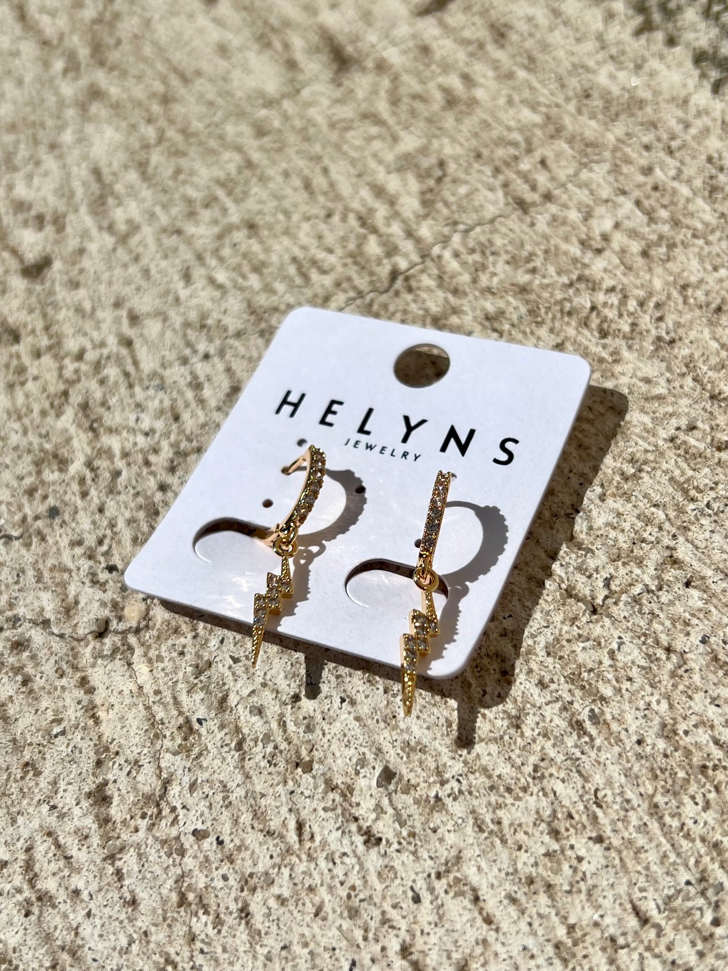 Boucle d’oreille éclair ( coloris or ou argent )