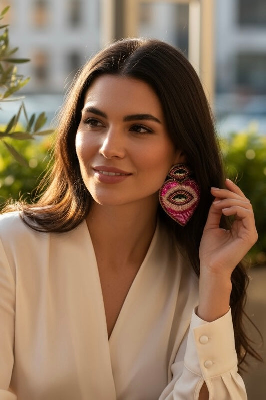 Boucles d’oreilles brodées à la main-coeur de protection rose