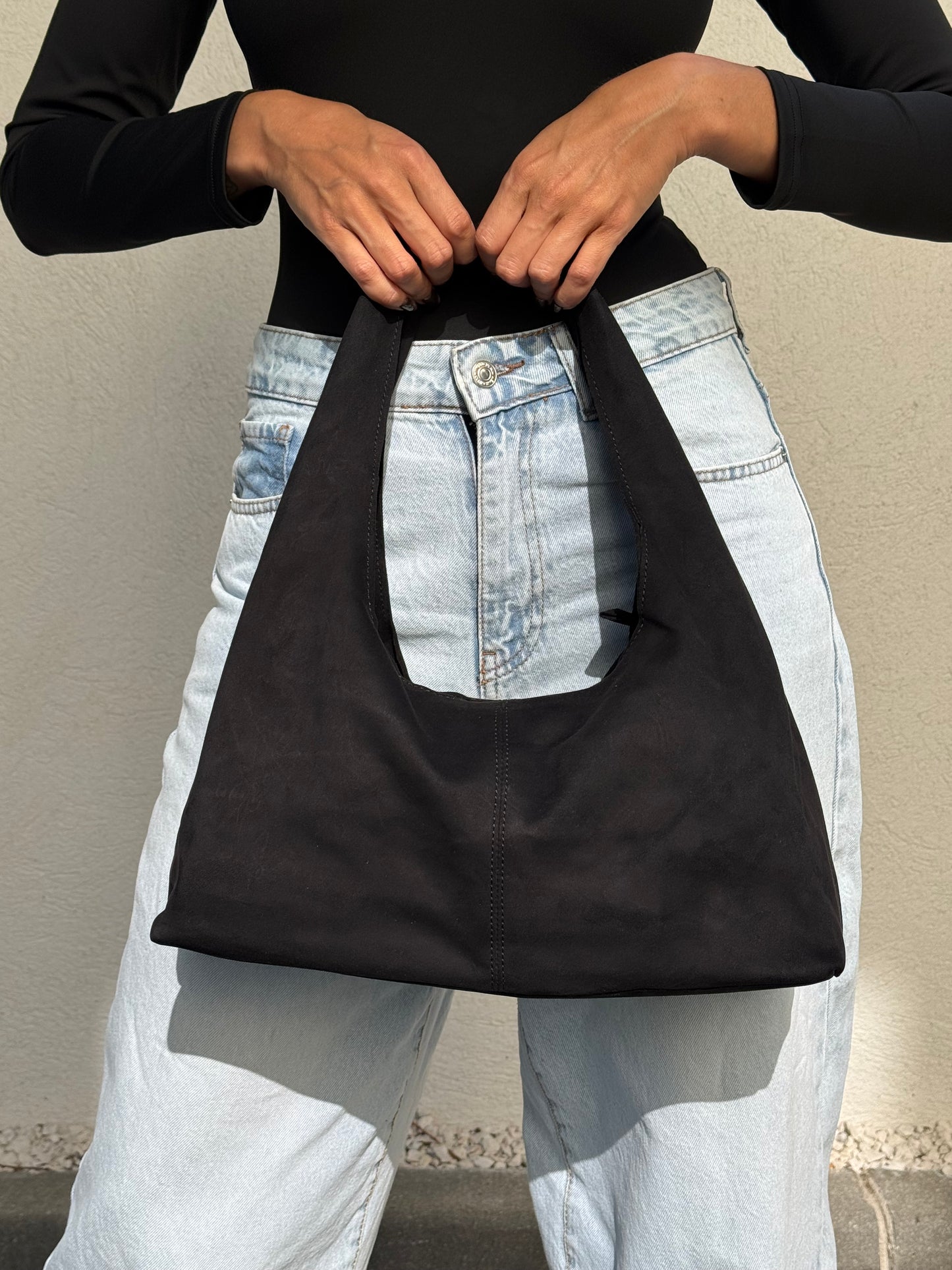 Sac besace façon nubuck noir
