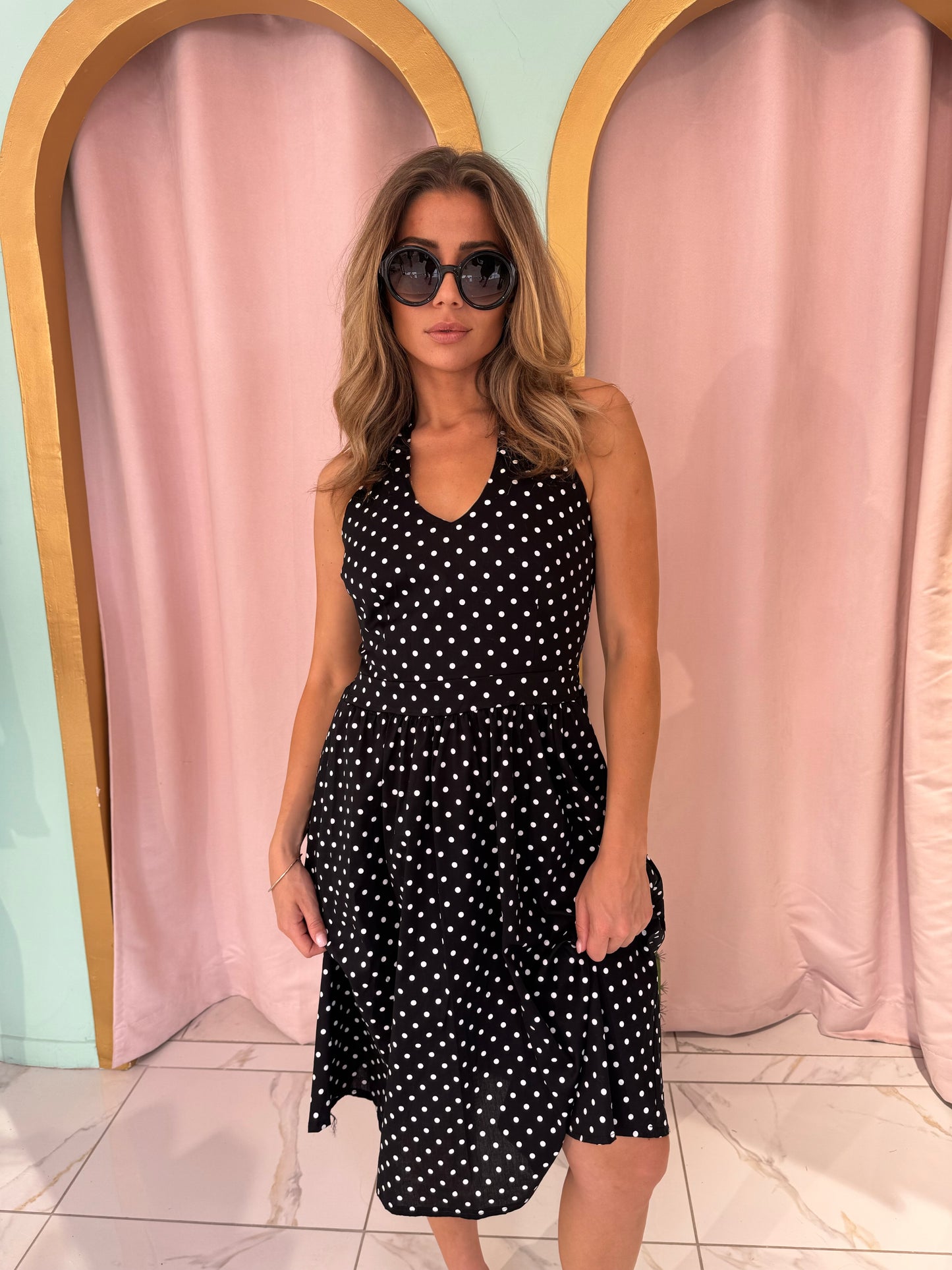 Robe à pois longueur midi en popeline de coton - noire