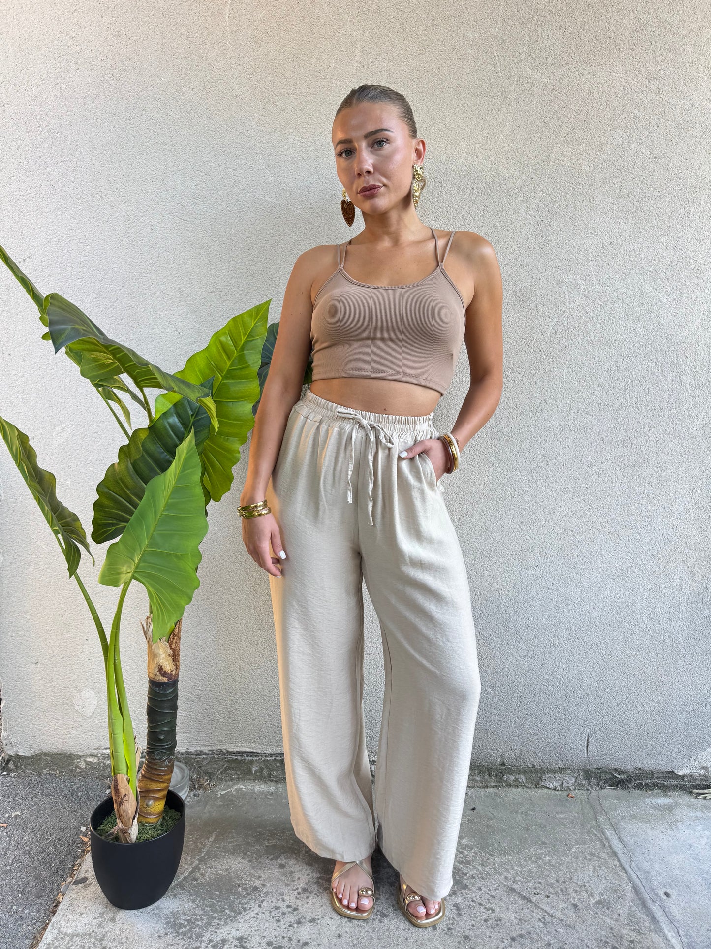 Crop Top à Coques – Dos Croisé & Maille Côtelée taupe