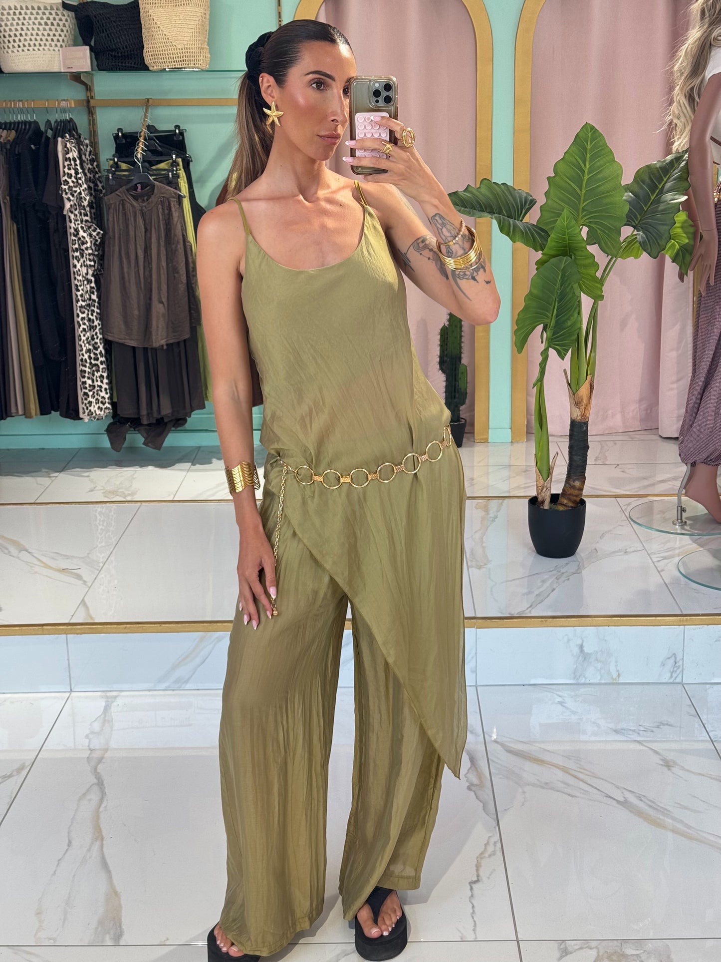 Ensemble top asymétrique & pantalon léger et fluide - pistache