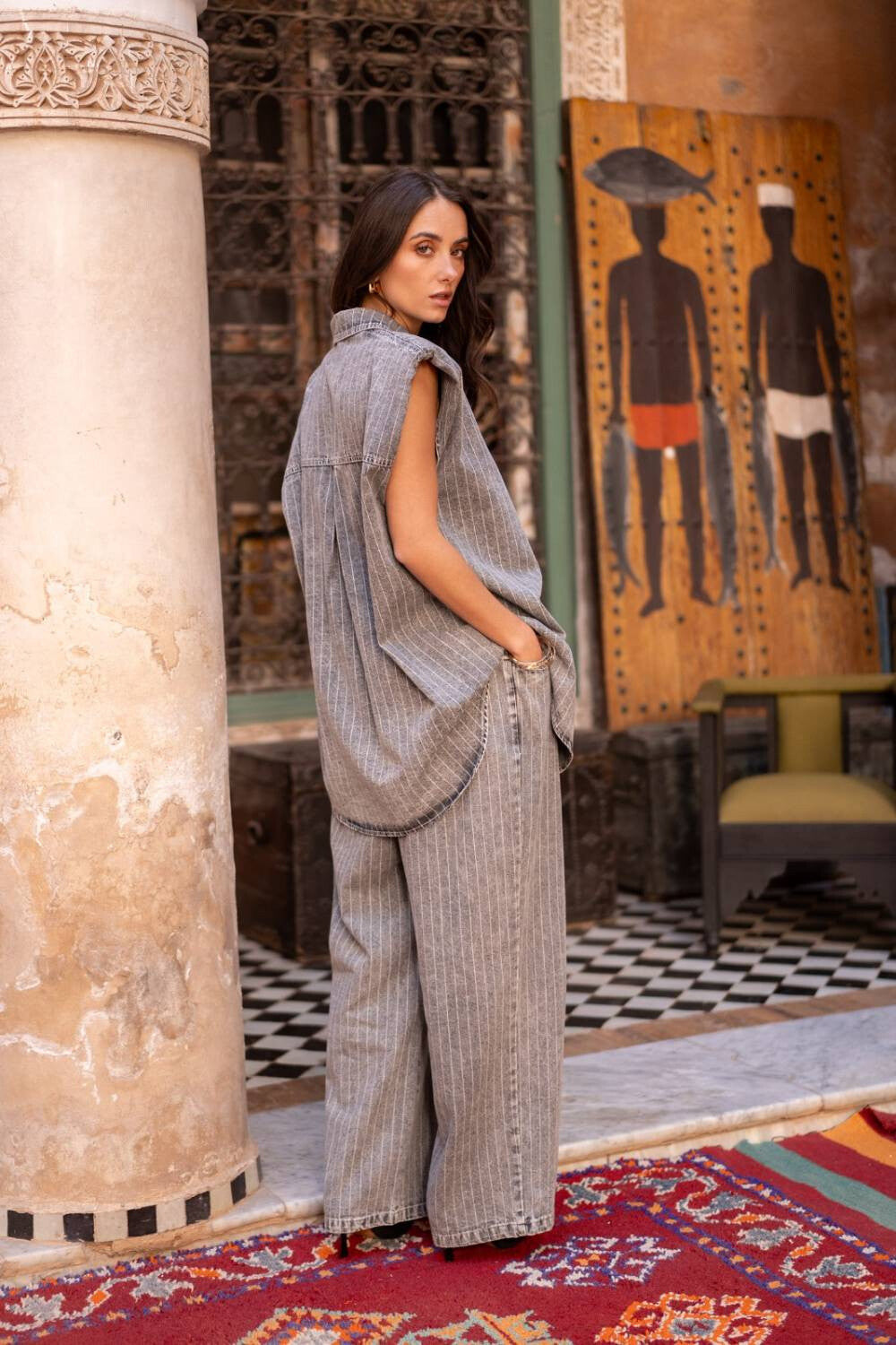 Veste sans manches oversize avec épaulette rayée grise