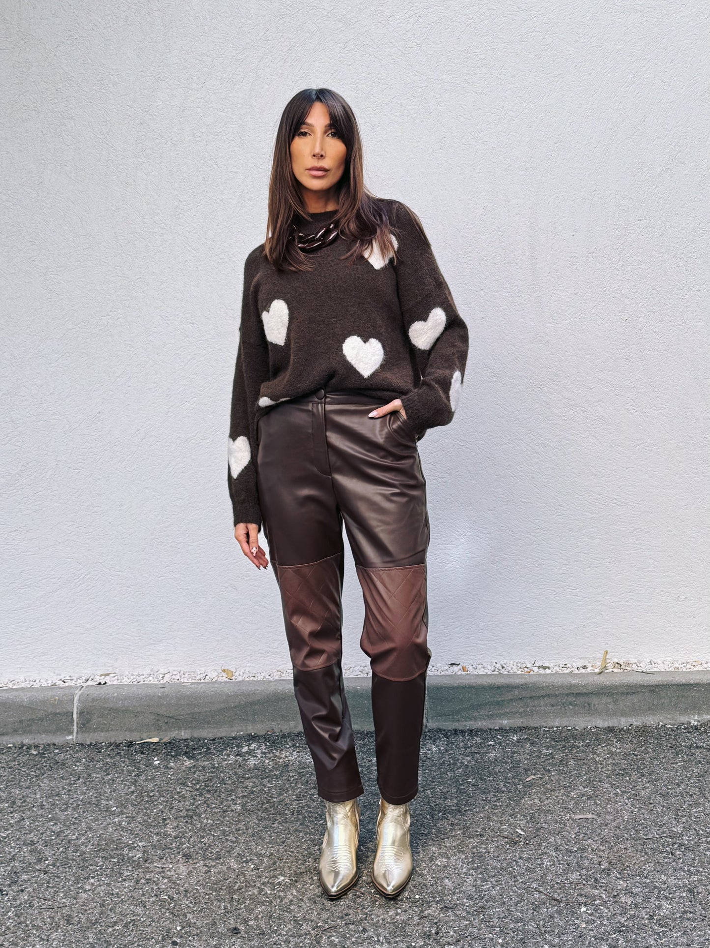 Pantalon effet cuir marron à empiècements