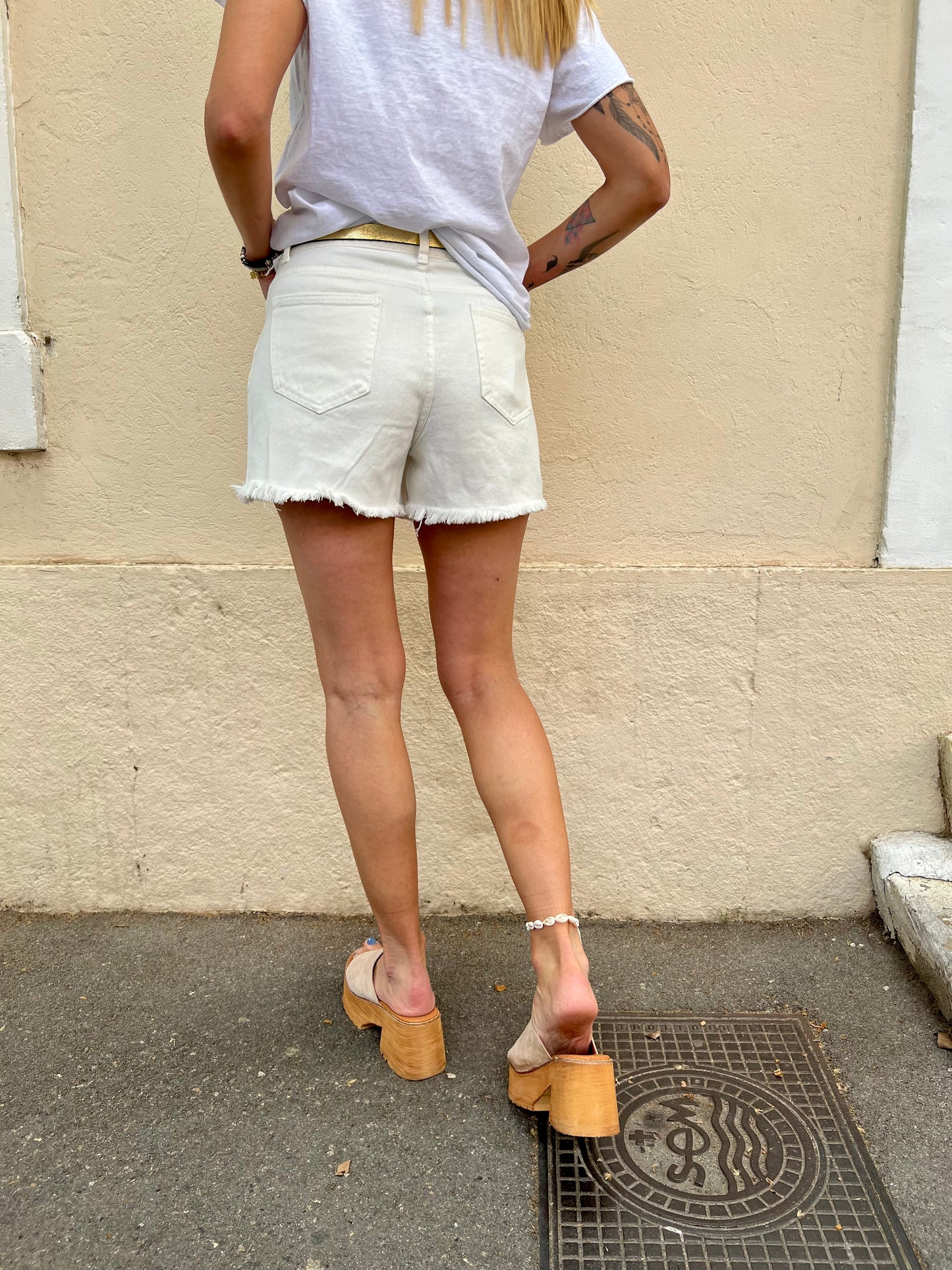 Short en jean blanc cassé