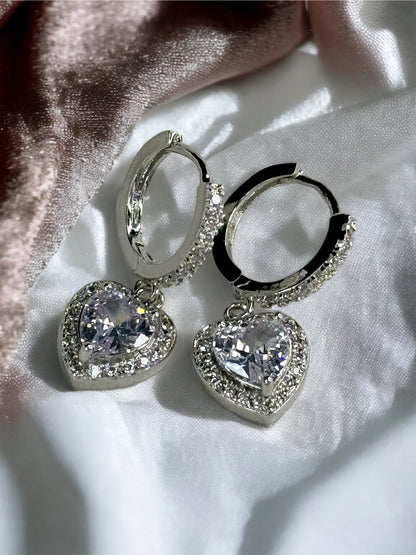Boucle d’oreille petit anneau et coeur strass gamme spacy ( disponible en doré et argenté )