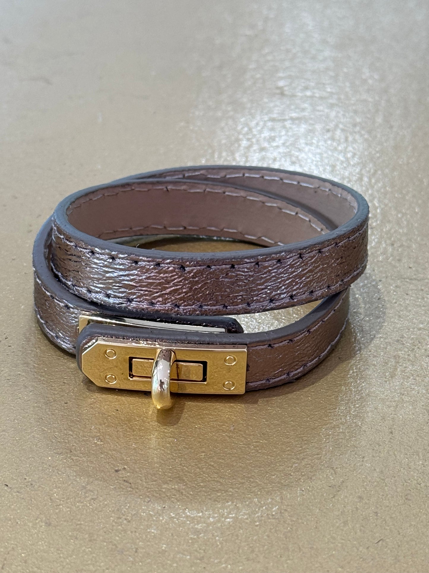 Bracelet dupe en cuir à boucles