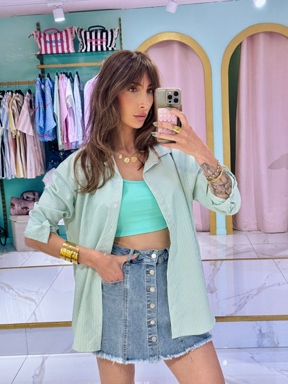 Jupe-short en jean clair boutonnée 