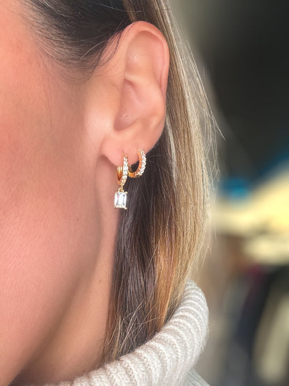 Boucle d’oreille petit anneau et carré strass gamme spacy ( disponible en doré et argenté )