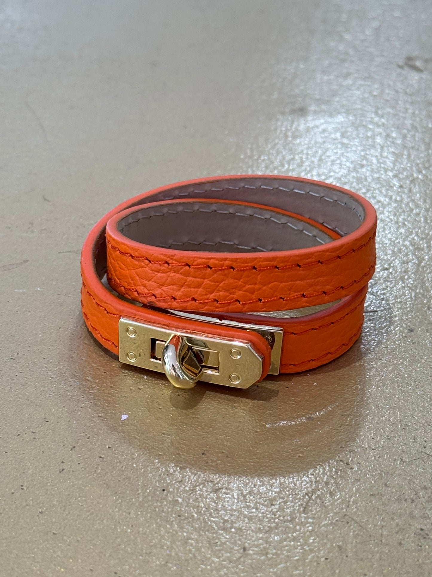 Bracelet dupe en cuir à boucles