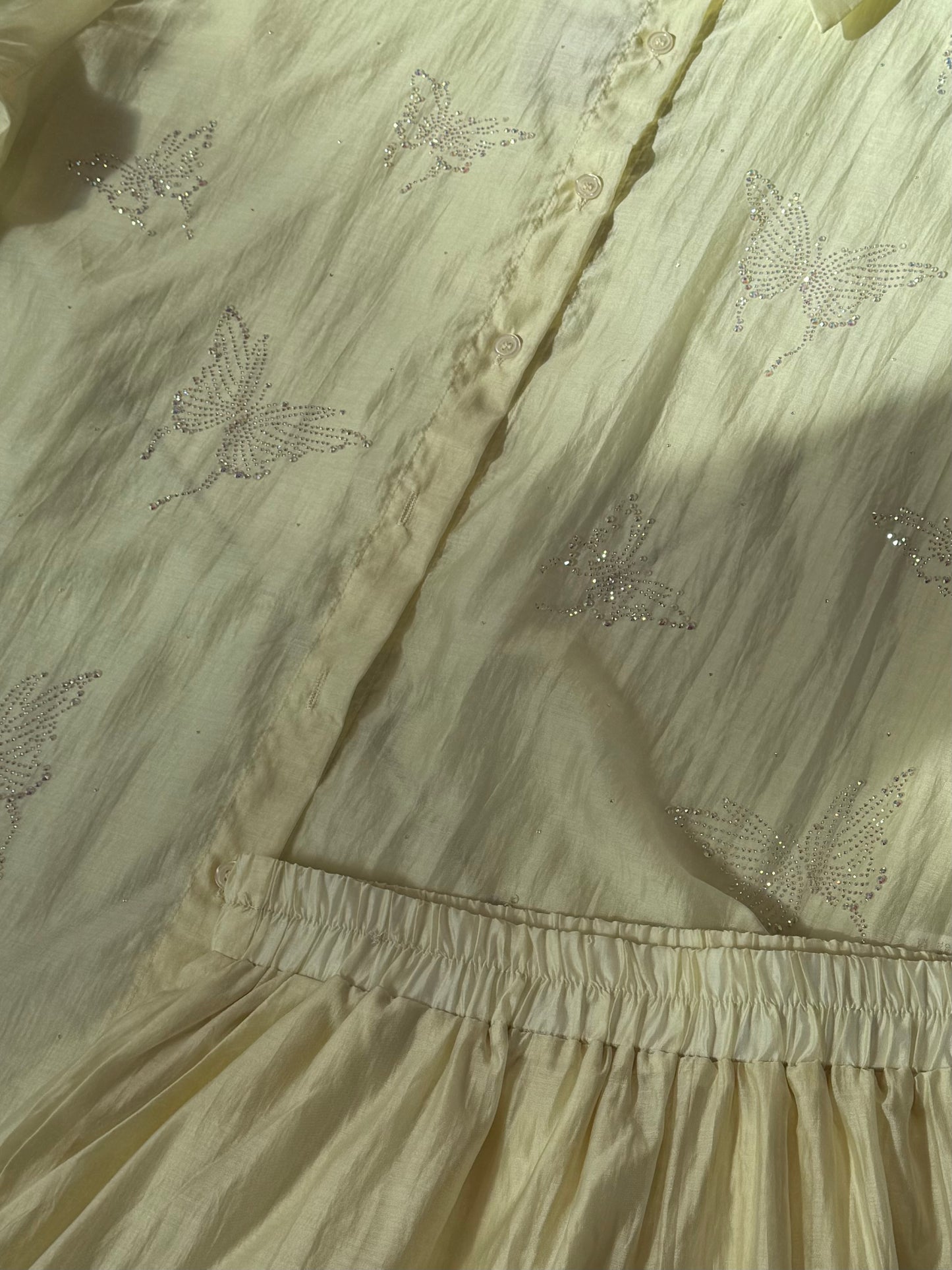 Ensemble Chemise & Short Organza – Papillons Strass-jaune