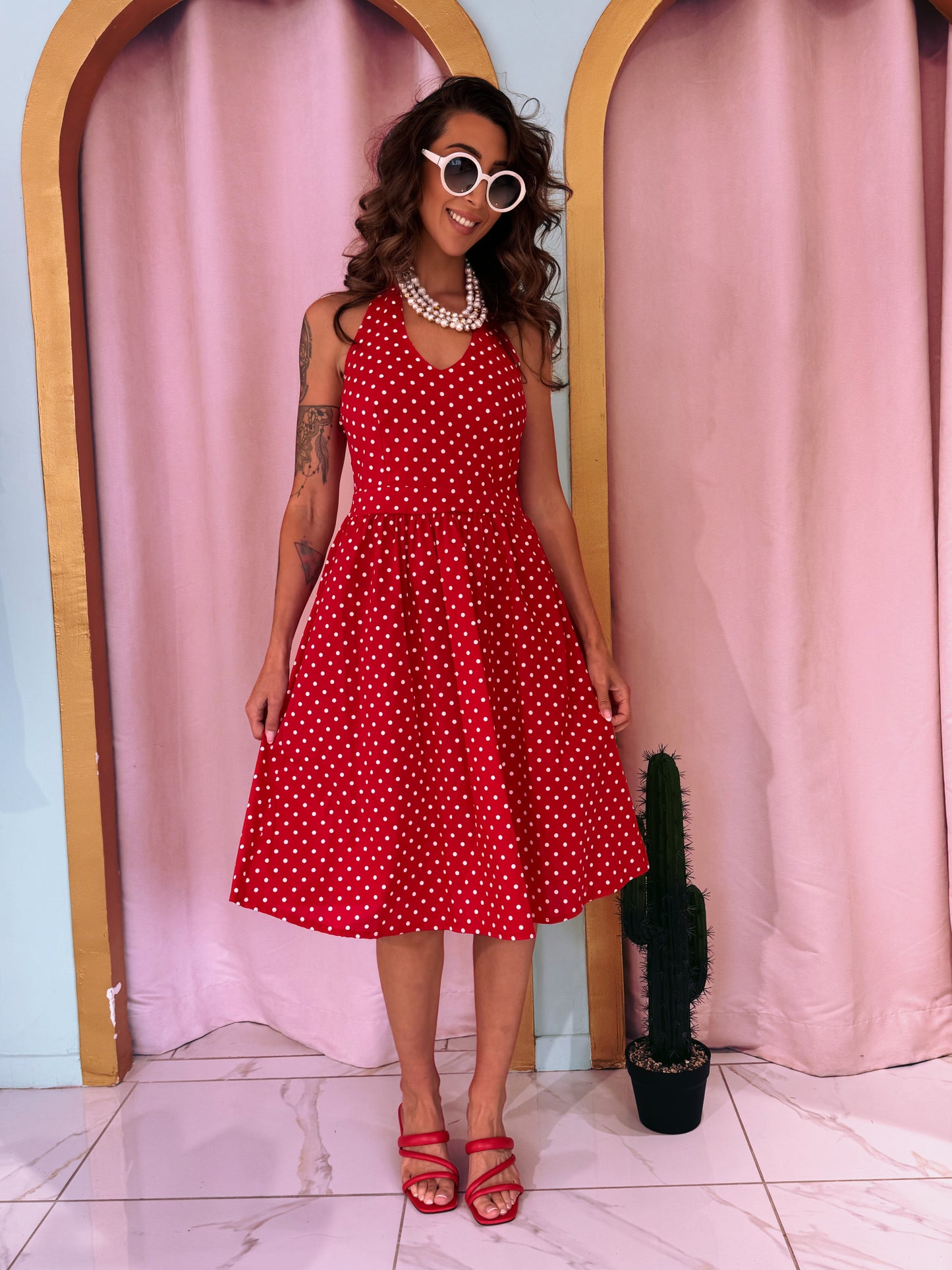 Robe à pois longueur midi en popeline de coton - rouge