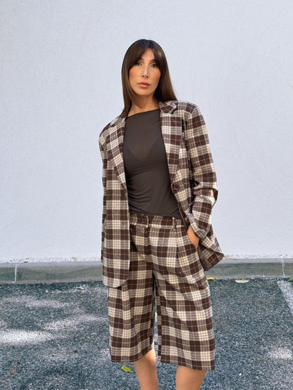 Ensemble veste tailleur & bermuda à carreaux marron