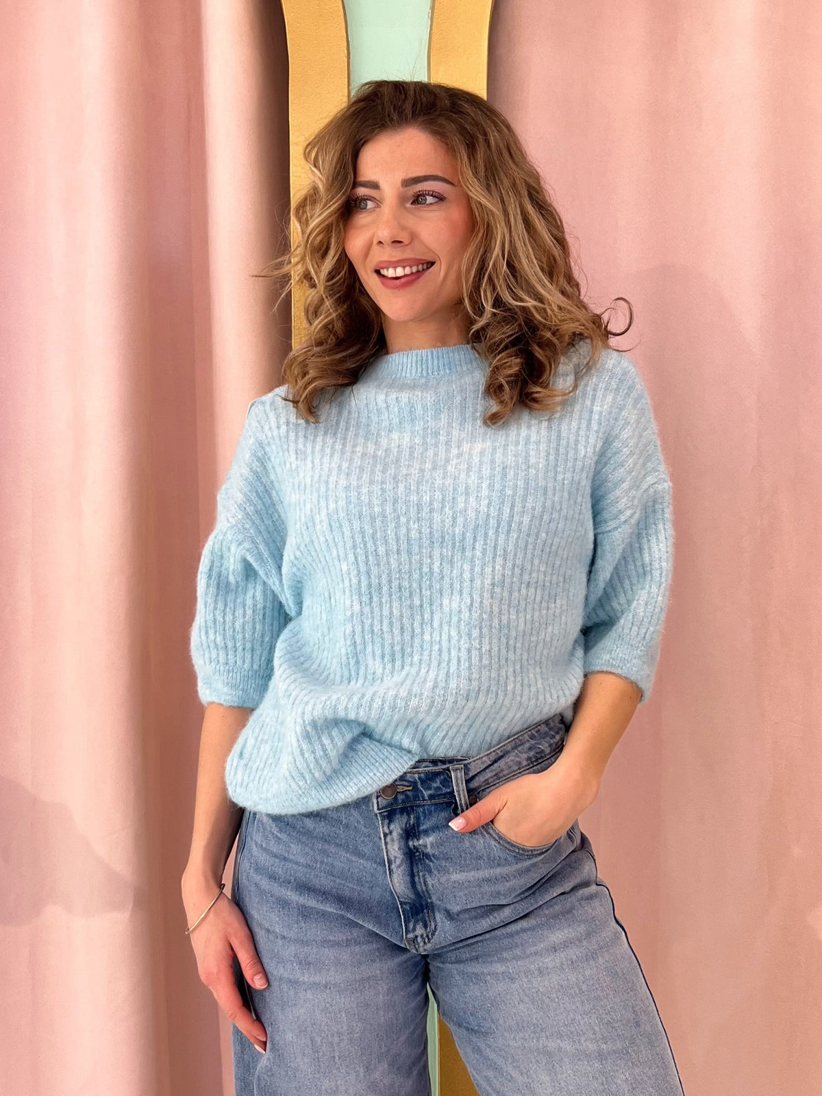 Pull Tommy Hilfiger Vintage Bleu Et Crème Avec Motif étoiles - Taille M - En Lin (?) - Occasion Très Bon état