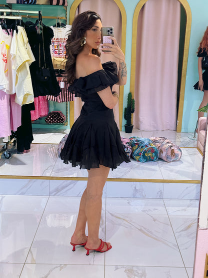 Robe noire patineuse avec manches volantées