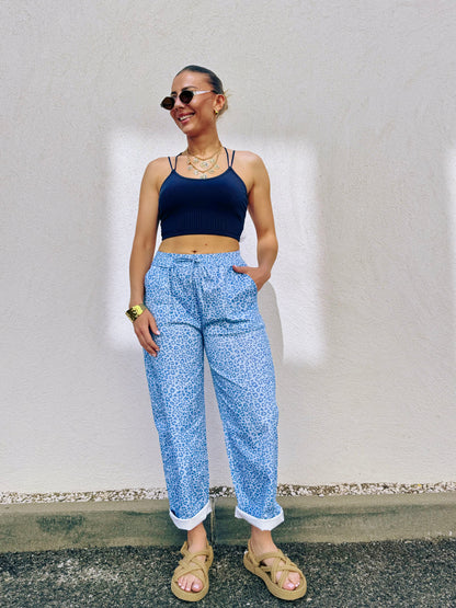 Crop Top à Coques – Dos Croisé & Maille Côtelée bleu marine
