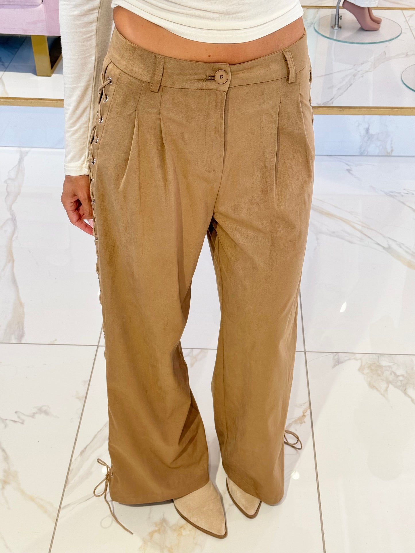 Pantalon Wide Leg Nubuck à Laçages – MOCHY
