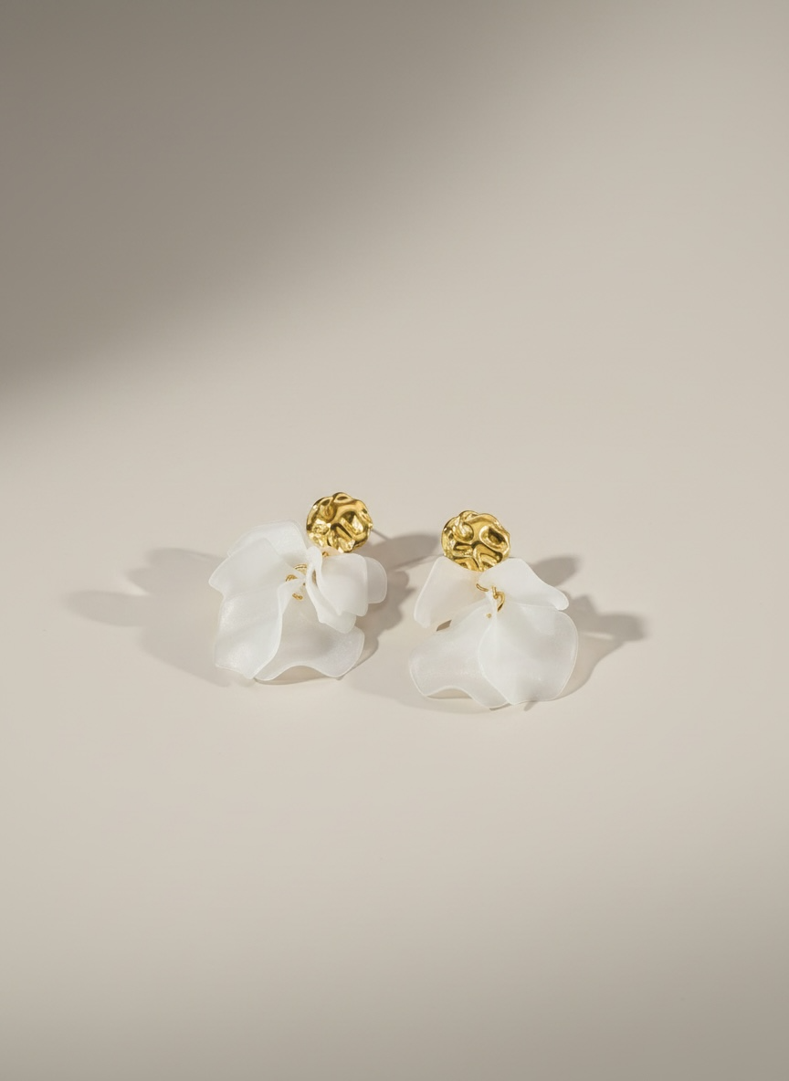 Boucles d’oreilles fleur résine - blanche