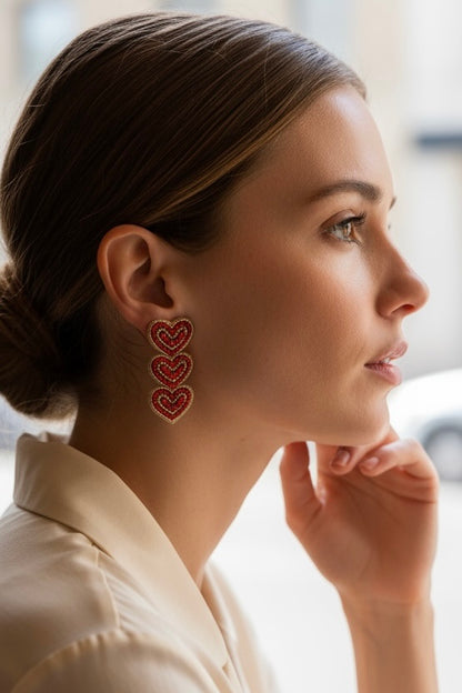 Boucles d’oreilles brodées à la main- cascade de cœur rouge