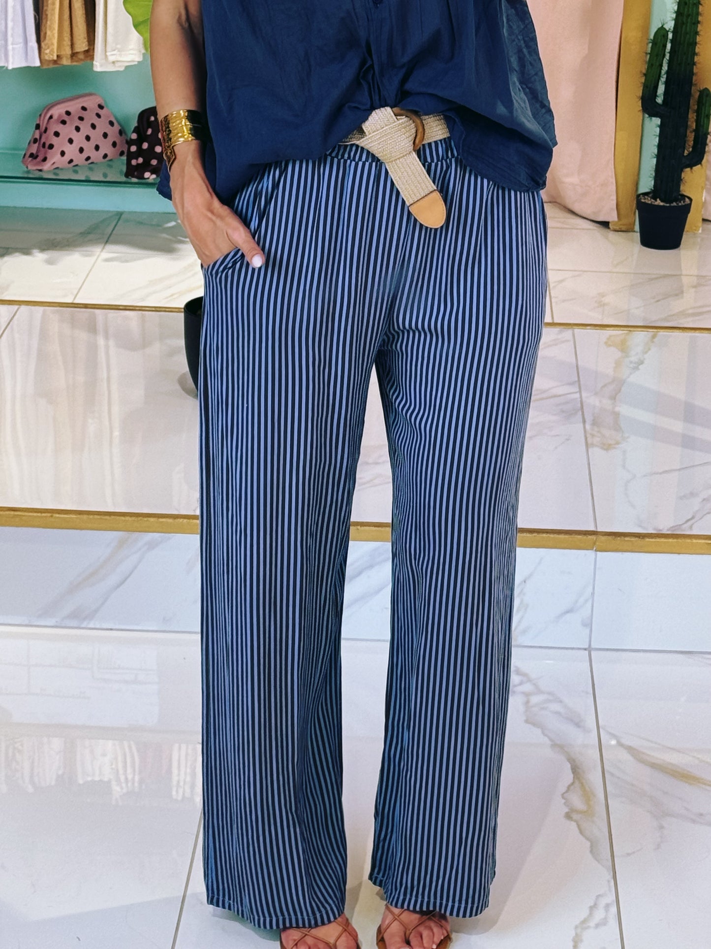 Pantalon fluide à fines rayures chocolat - bleu marine